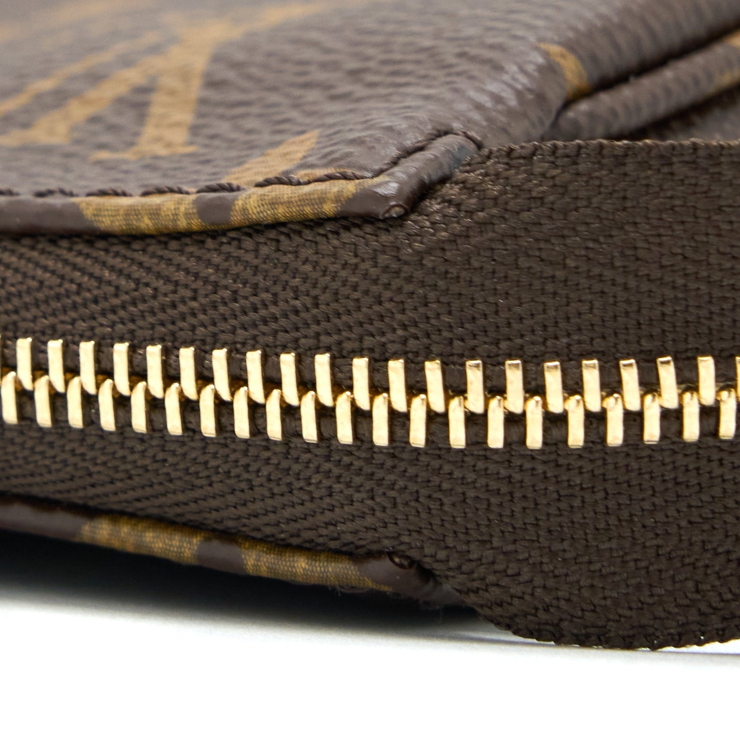 Louis Vuitton Pochette Accessories Monogram Canvas GHW