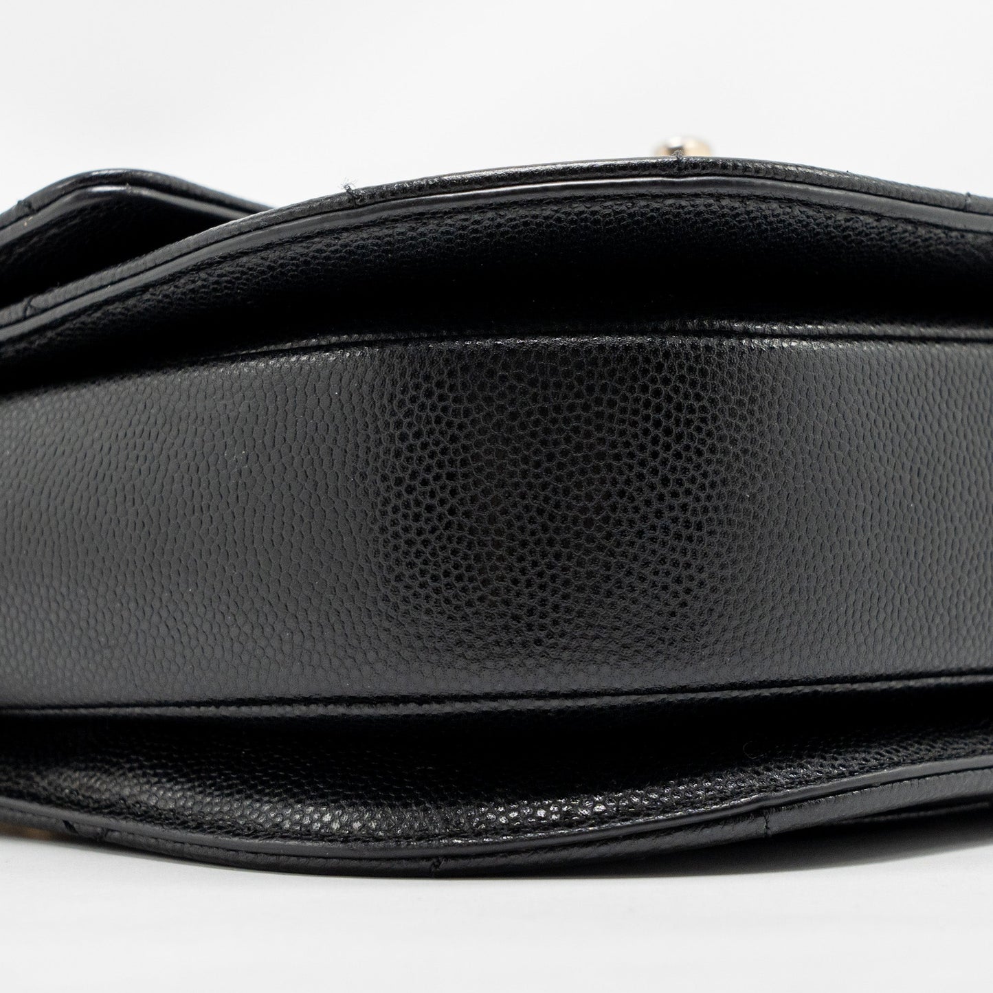 Chanel 22b Round Messenger bag Caviar Black GHW (microchip)