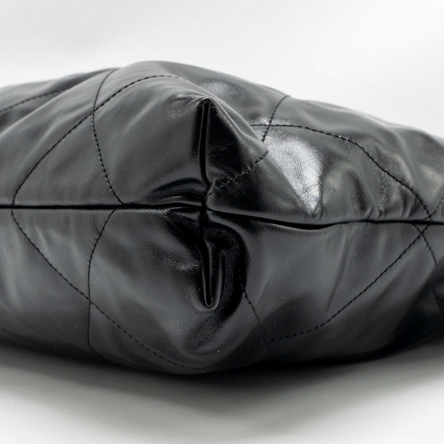 CHANEL Medium 22 Bag Shiny Calfskin Black GHW (Microchip)