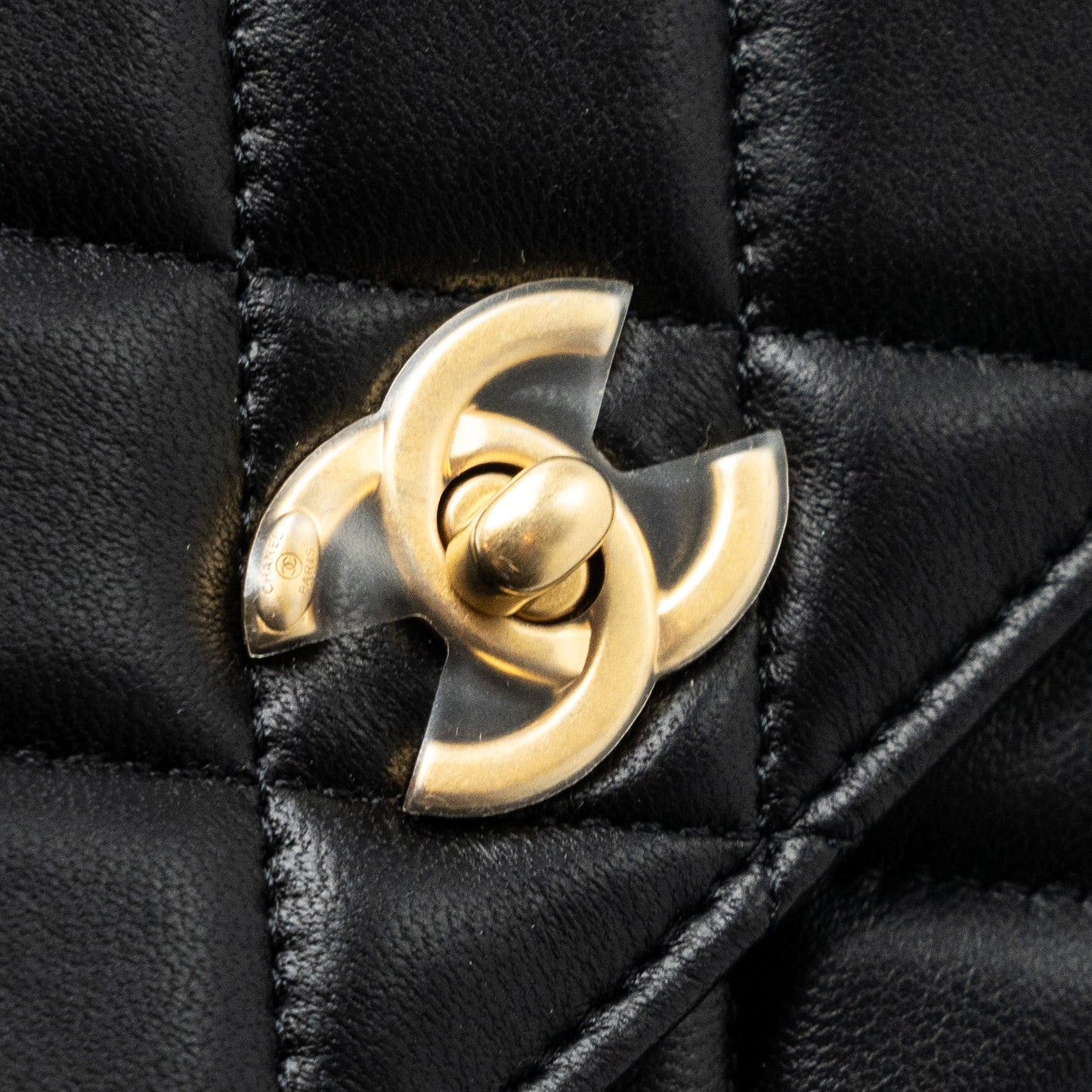 Chanel Pearl Crush Wallet On Chain Lambskin Black GHW (microchip)