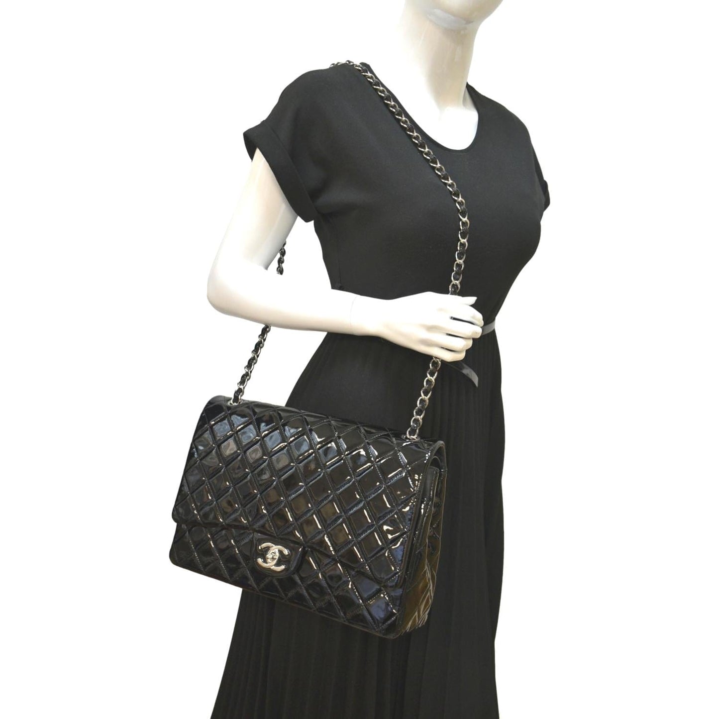 Luxury Chanel Classic Maxi Double Flap Quilted Patent Leather Shoulder Bag Black
