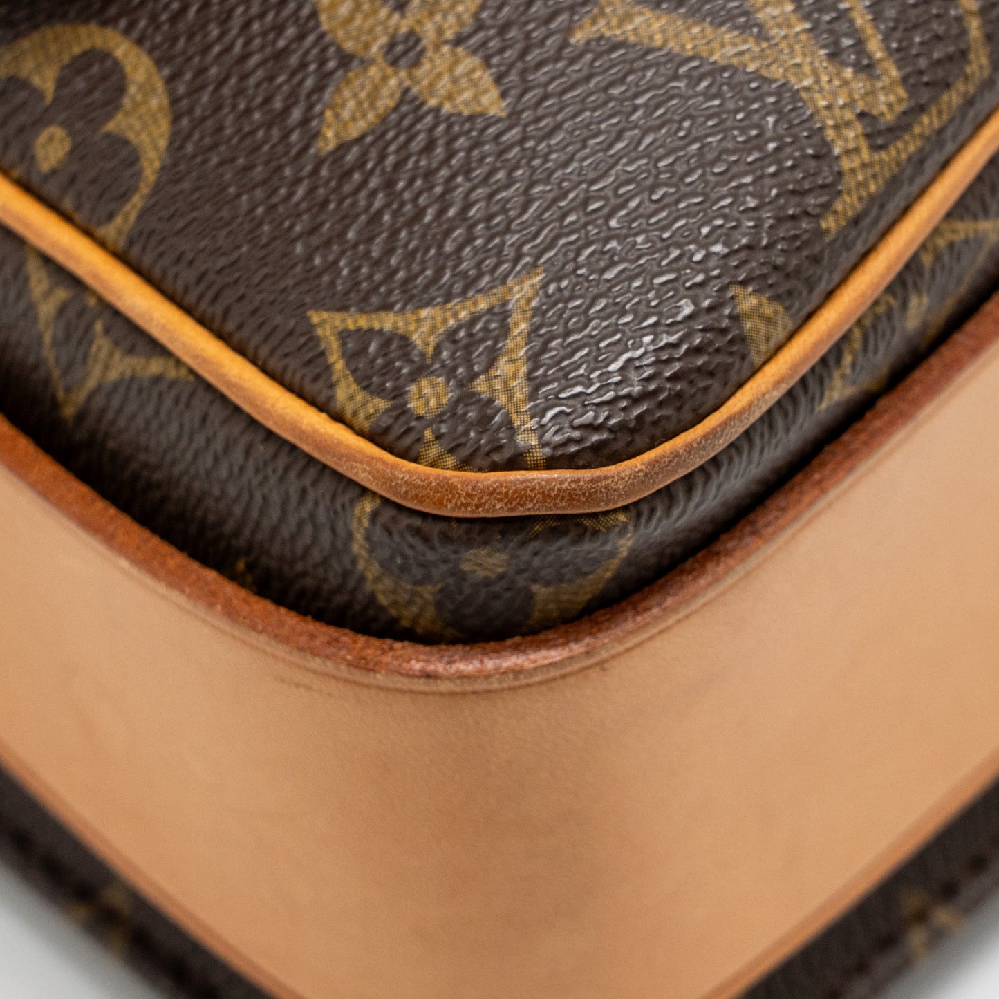 Louis Vuitton Vintage Messenger Crossbody Bag Monogram Canvas GHW