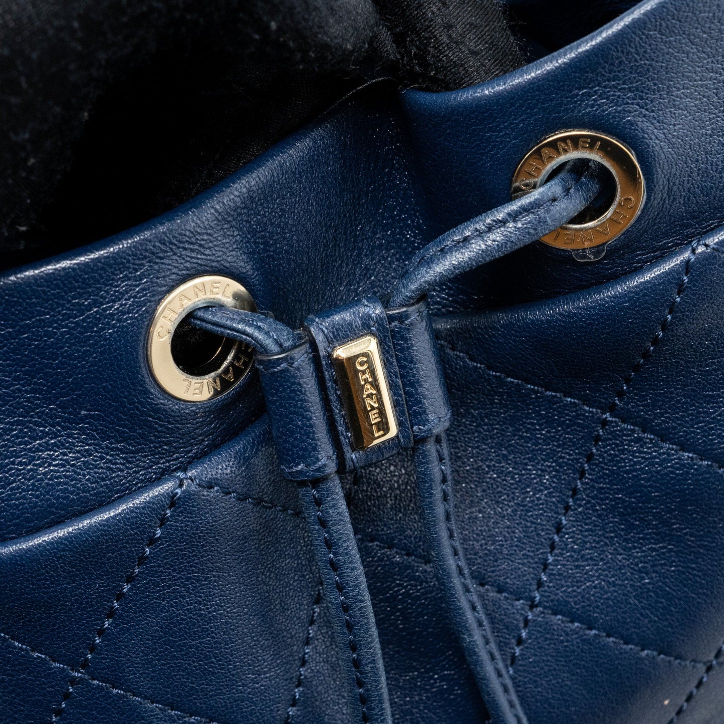 Chanel Drawstring Backpack Lambskin / Grained Calfskin Dark Blue LGHW