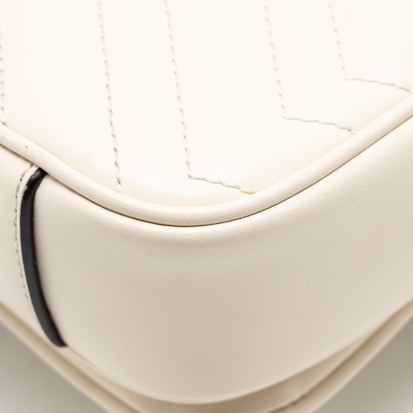 Gucci Medium GG Marmont Shoulder Bag White Matelasse Chevron Leather with White Hardware