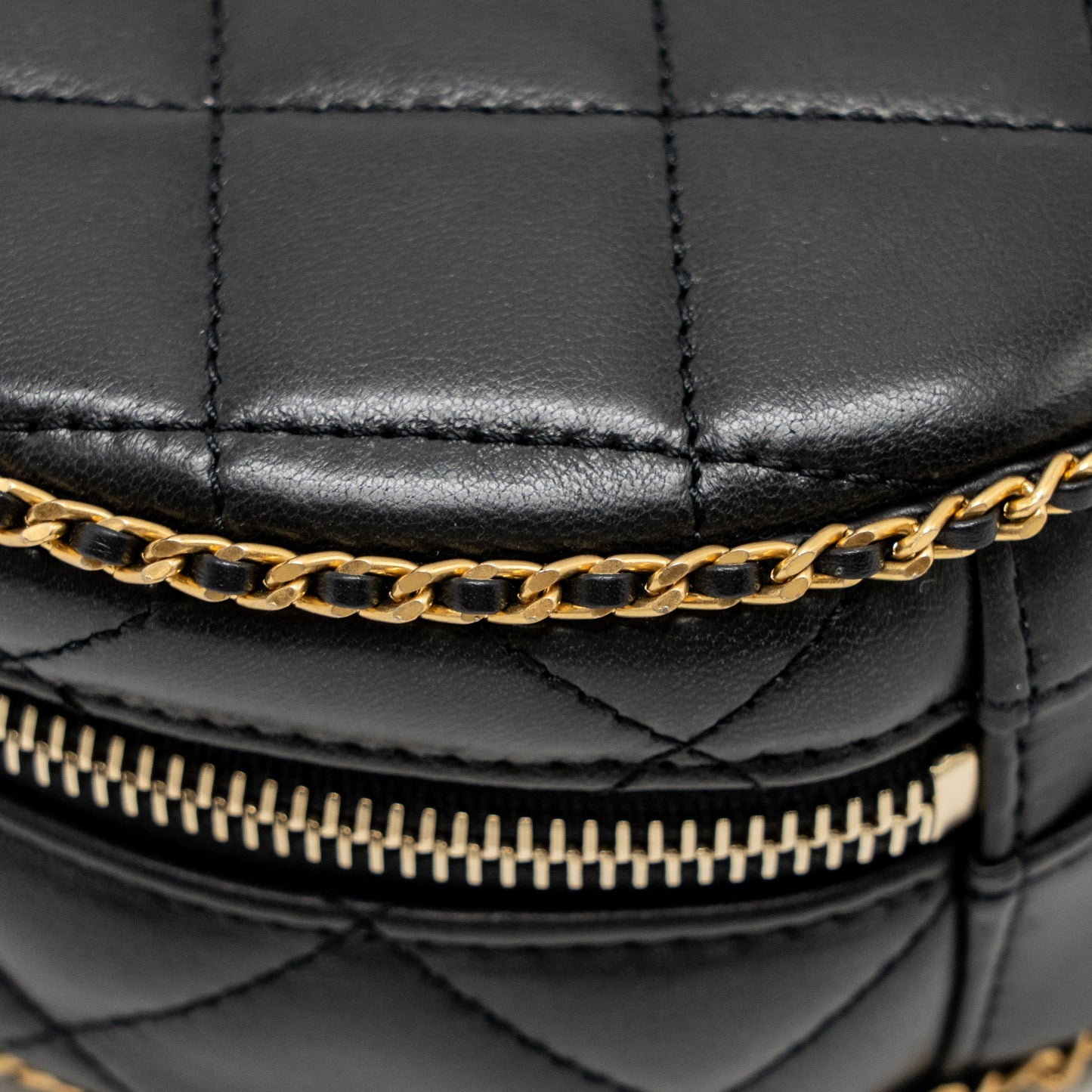 CHANEL Round Vanity With Chain Lambskin Black GHW (Microchip)
