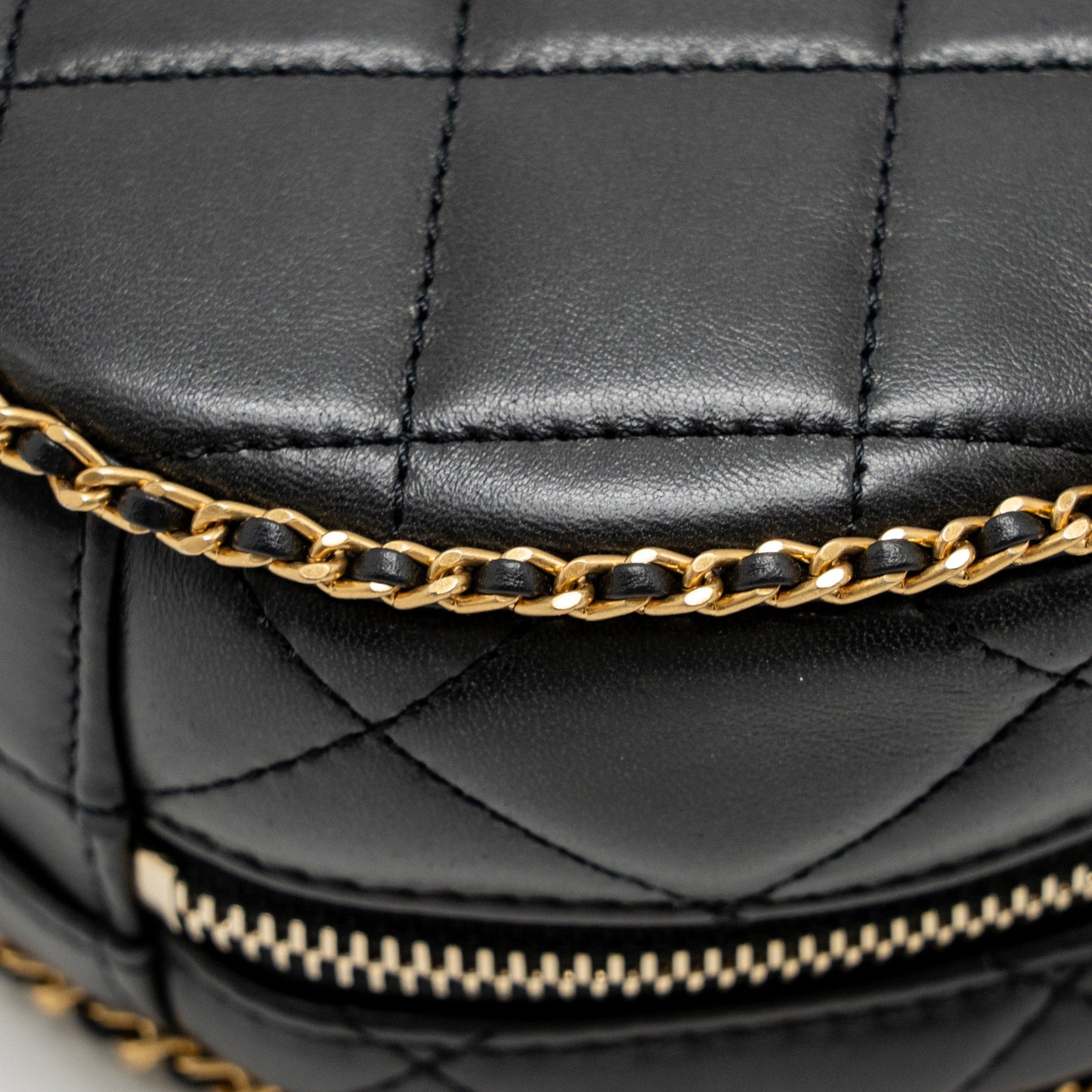 CHANEL Round Vanity With Chain Lambskin Black GHW (Microchip)