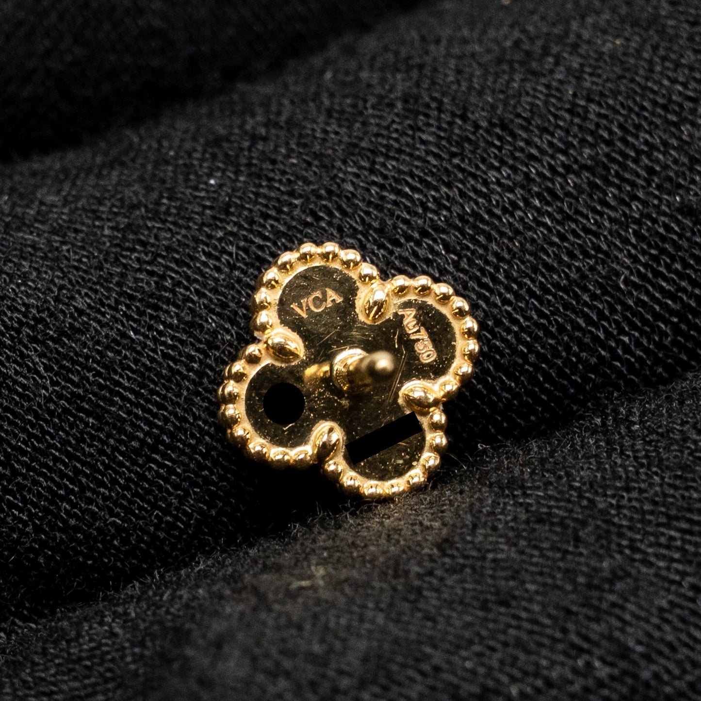 Van cleef and arpels sweet Alhambra ear studs 18k Yellow gold / onyx