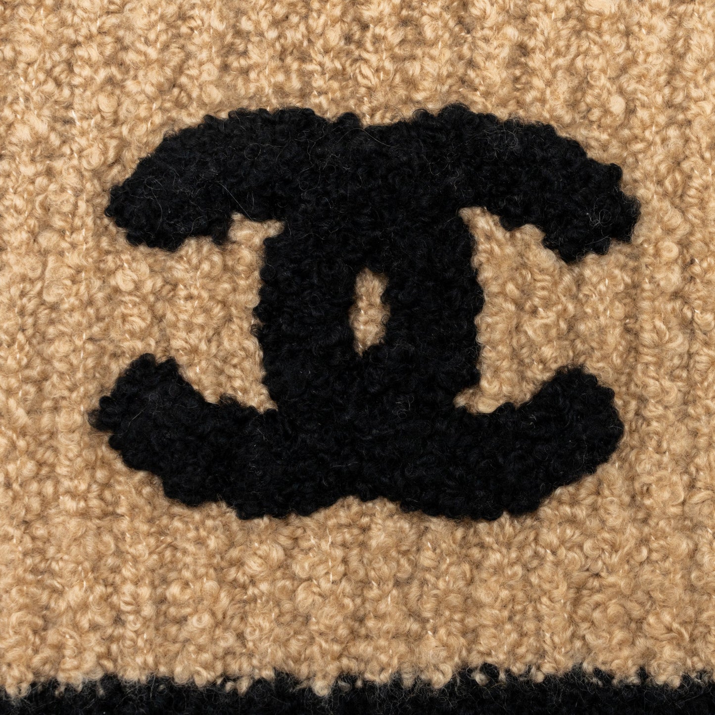 Chanel cashmere and logo scarf beige / black