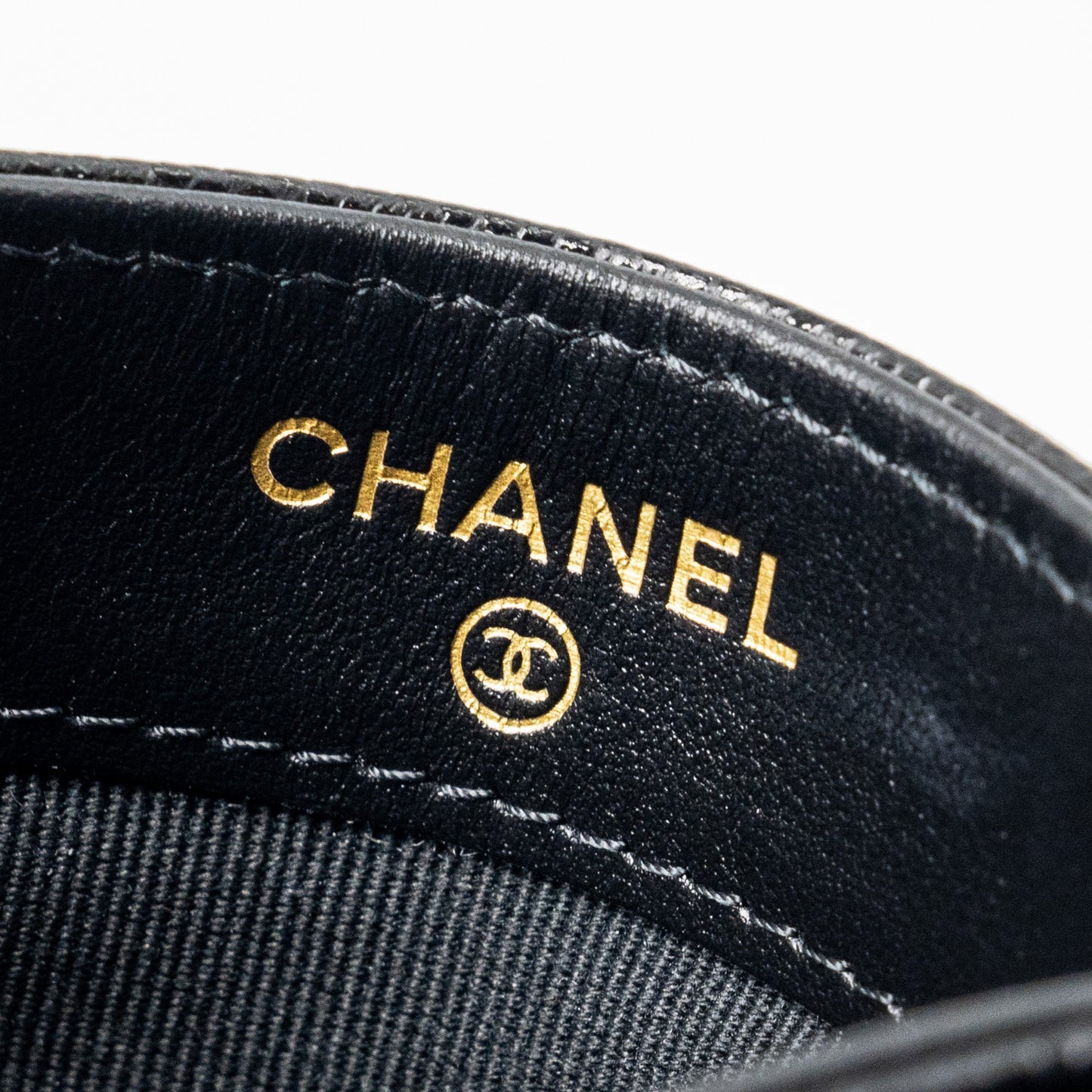 Chanel Giant detailed CC logo card holder caviar black LGHW (microchip)