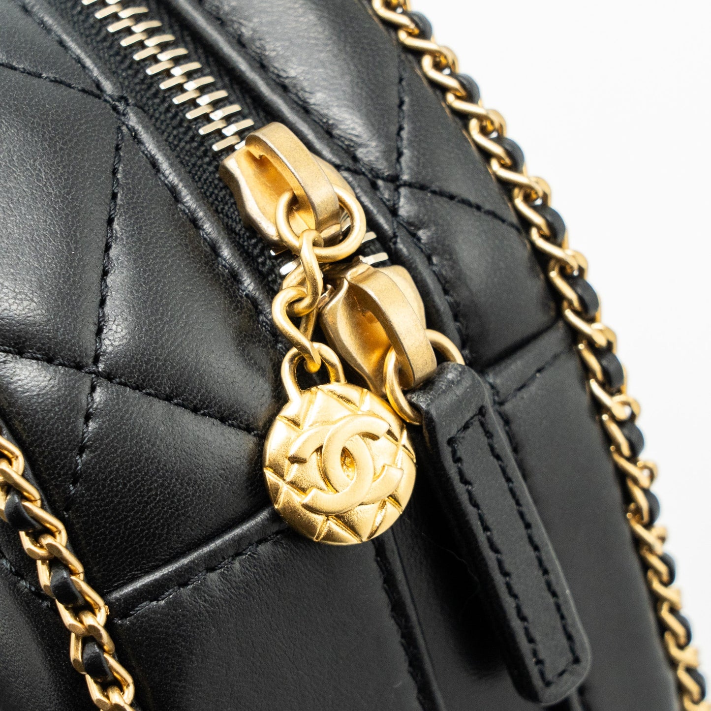 Chanel Round Vanity With Chain Lambskin Black GHW (microchip) no