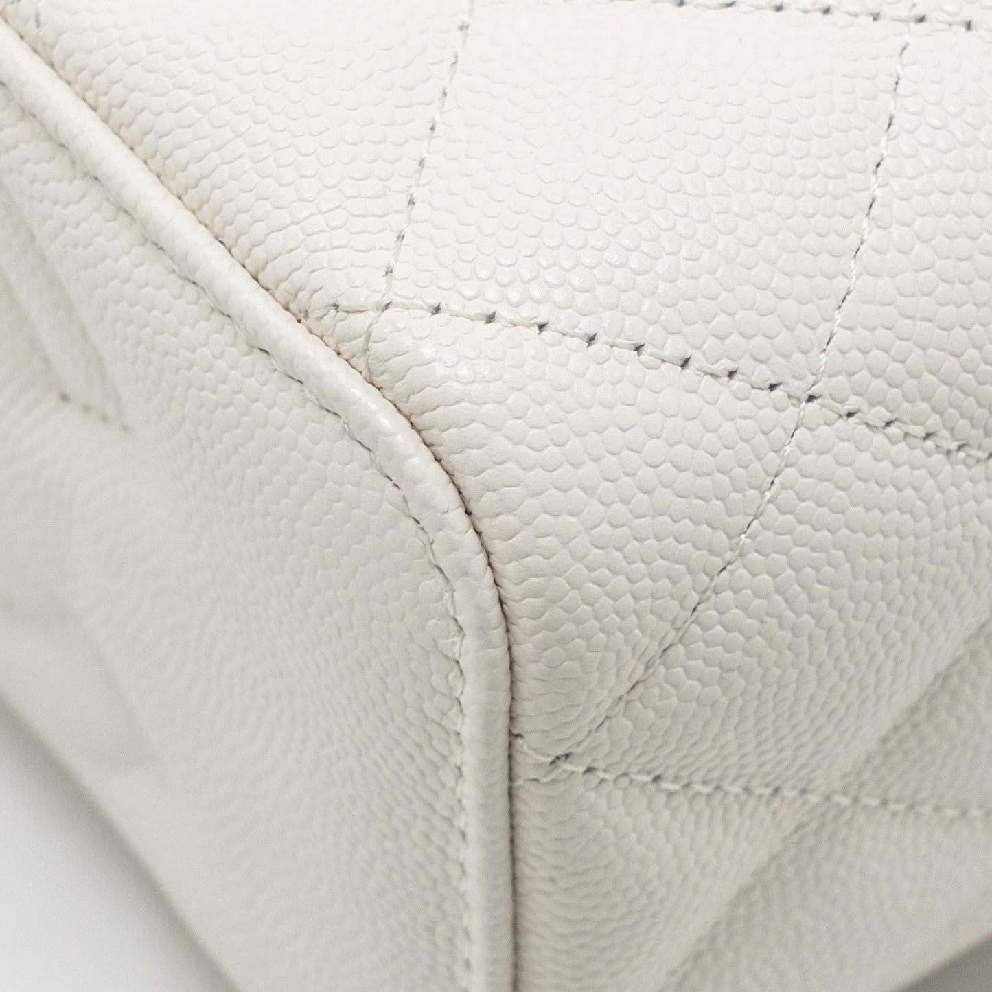 Chanel Long Vanity with Chain Caviar White LGHW (Microchip)