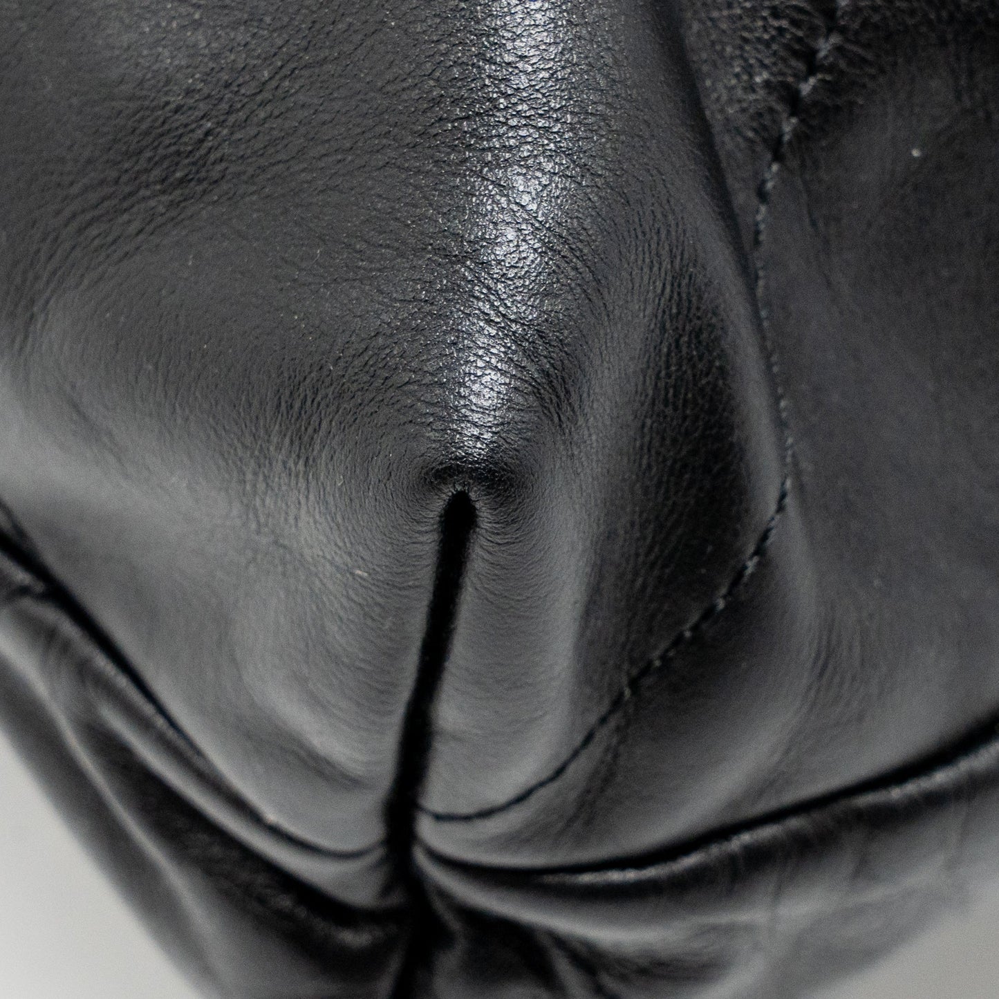 Chanel Medium 22 bag Calfskin black GHW (microchip)