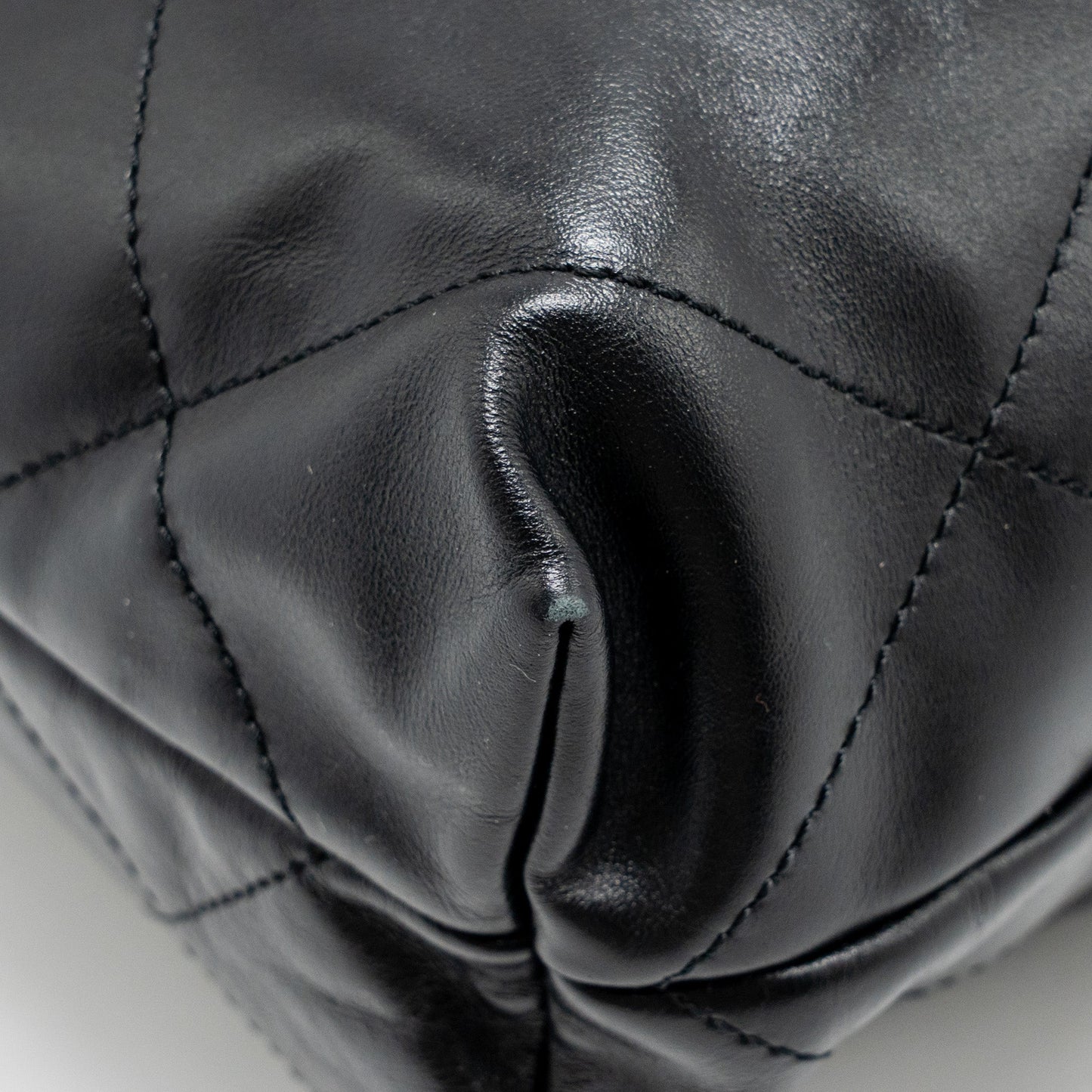 Chanel Small 22 Bag Shiny Calfskin Black GHW (microchip)