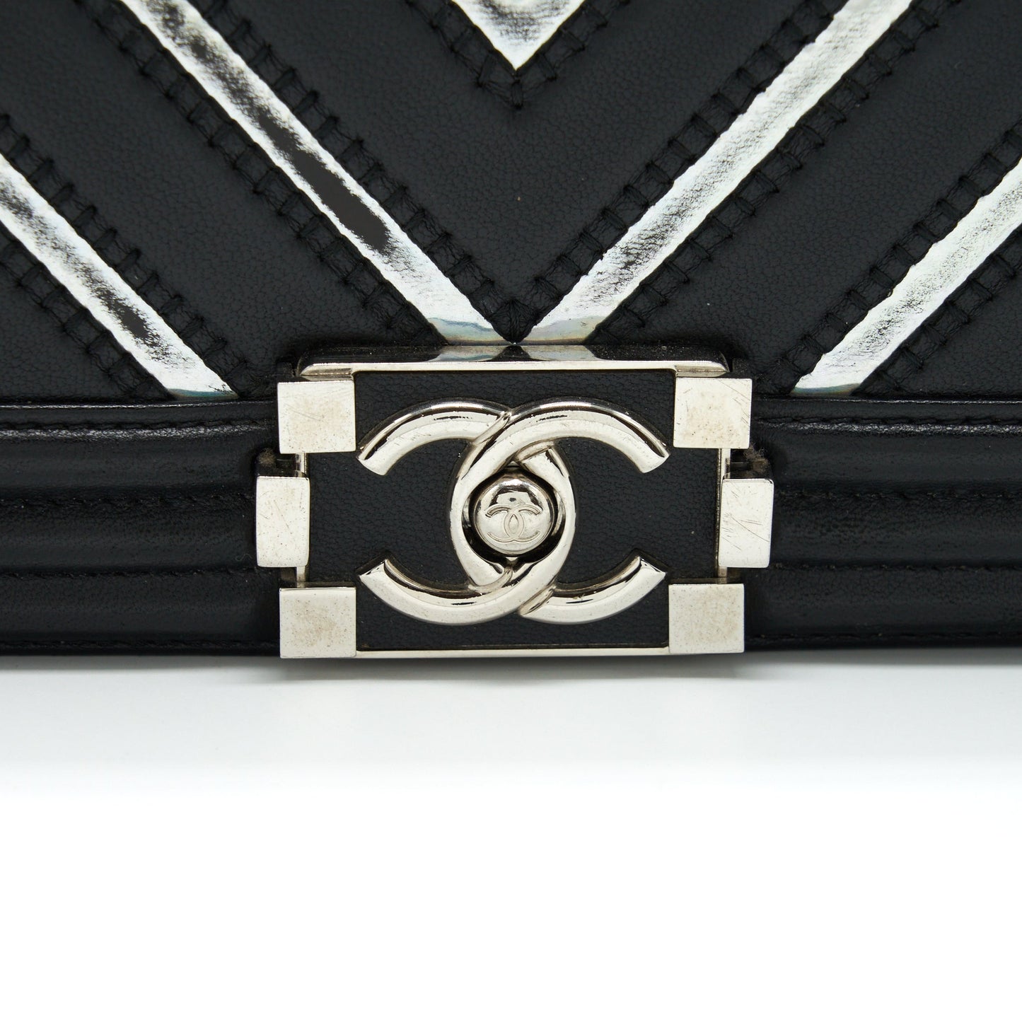 Chanel Medium Boy Chevron Lambskin Black/Silver SHW