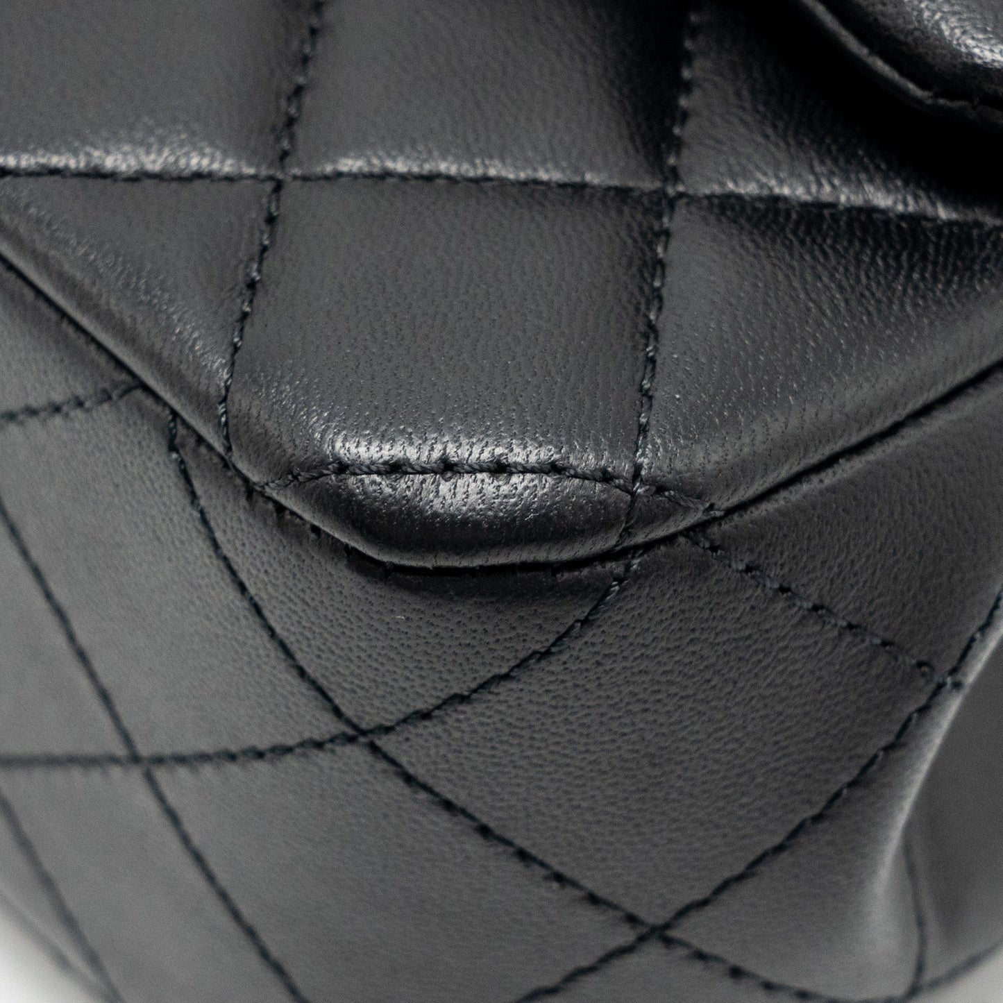 Chanel 25P Camellia Adjustable Chain Flap Bag Lambskin Black GHW(microchip)