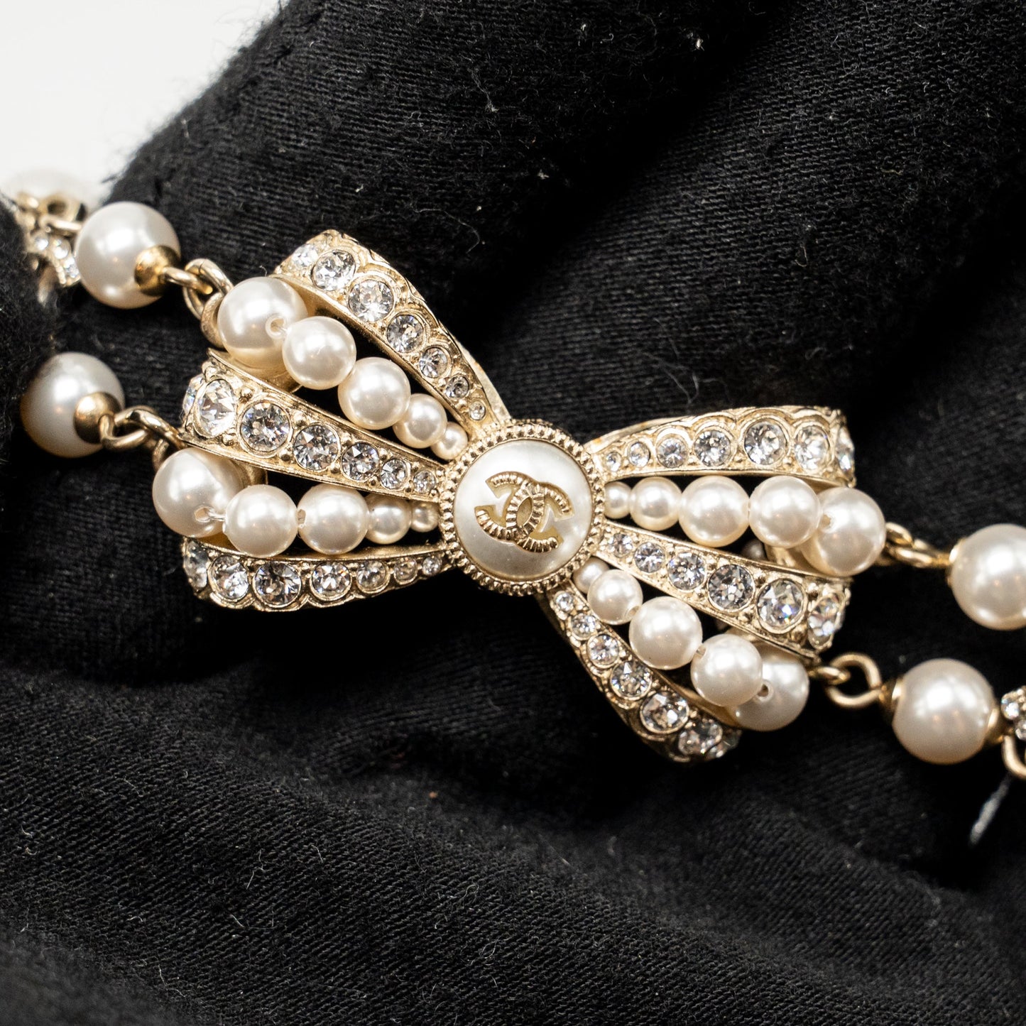 Chanel Bow Necklace/Chocker Pearl/Crystal Light Gold Tone