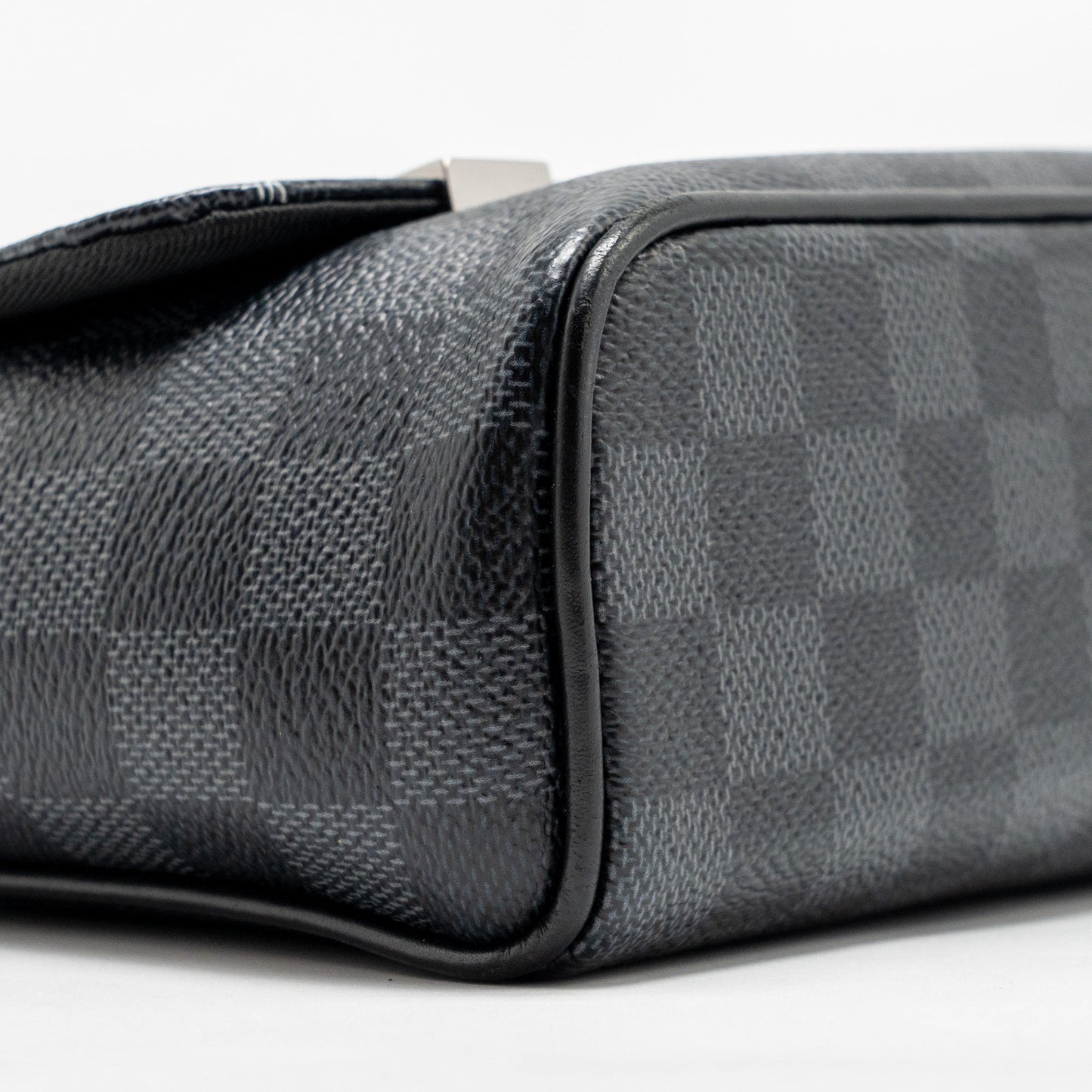 Louis Vuitton World Map District Messenger Bag Damier Graphite Canvas SHW