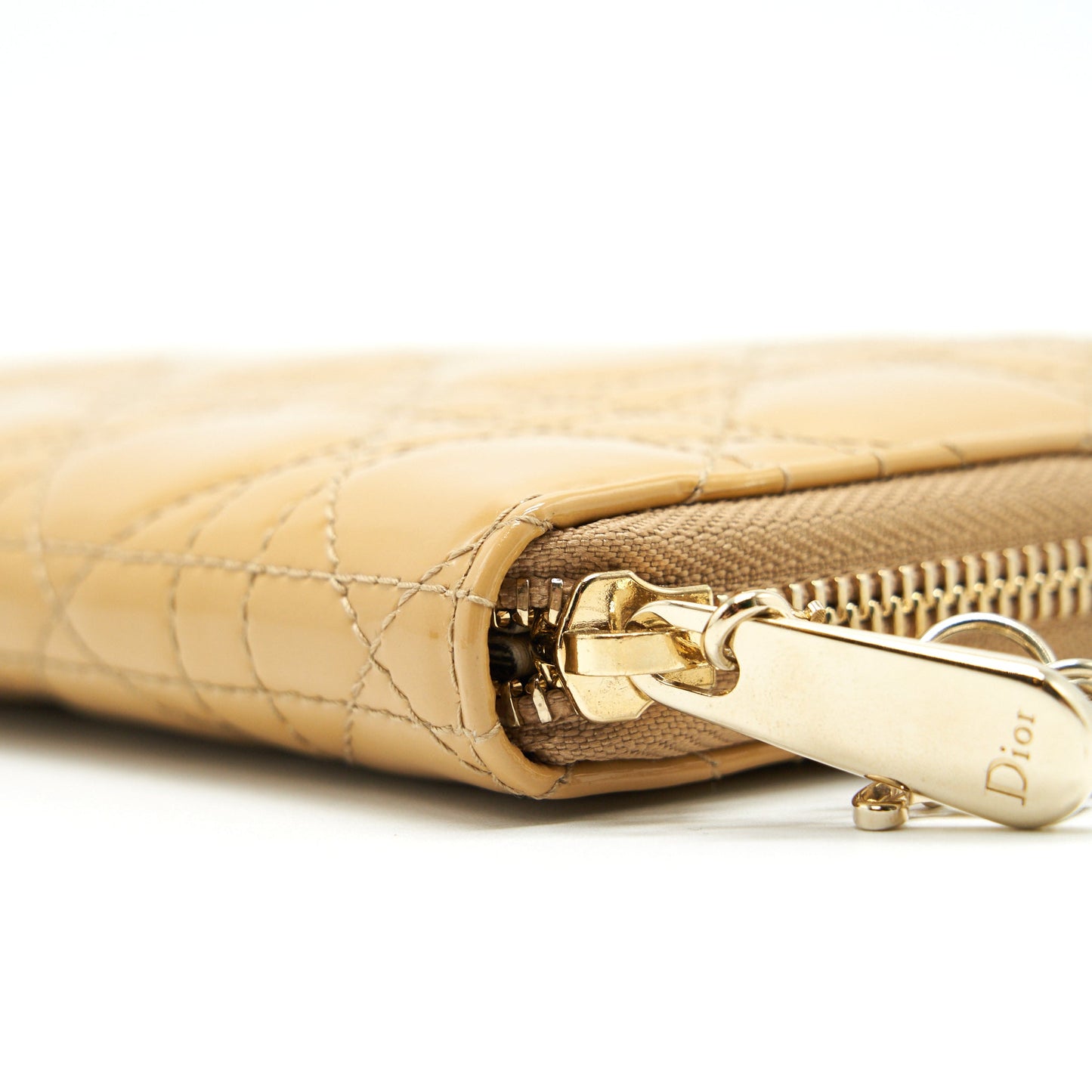 CHRISTIAN DIOR Lady Dior Voyager Zip Wallet Beige LGHW