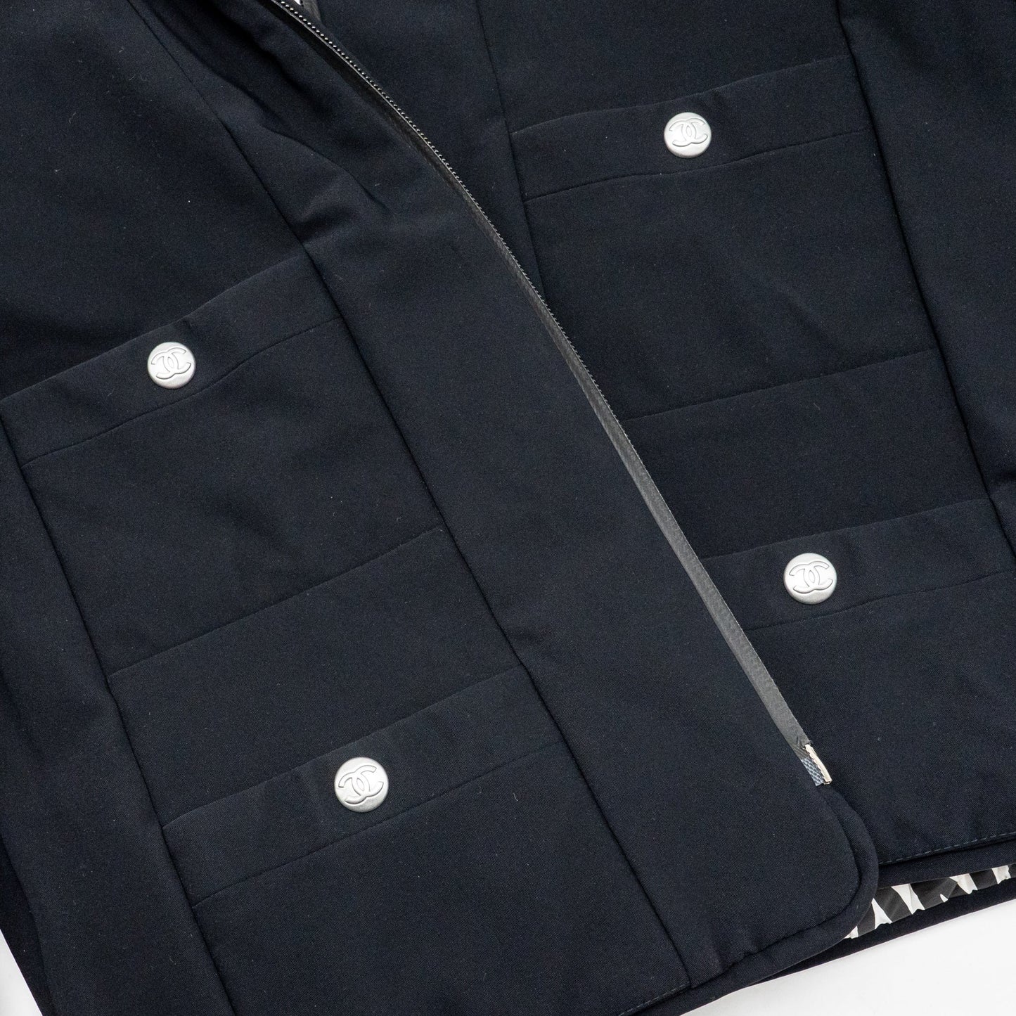 Chanel Size 34 21N Coco Neige Reversible Down Jacket Polyester White / Black