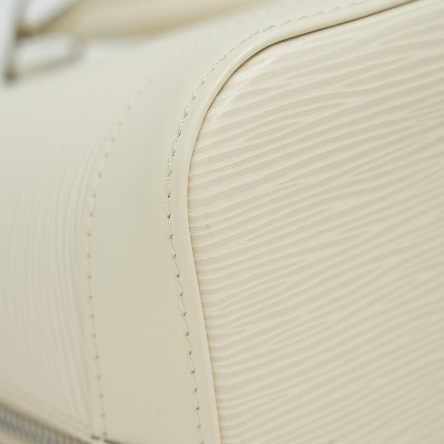 Louis Vuitton Alma MM epi leather white SHW