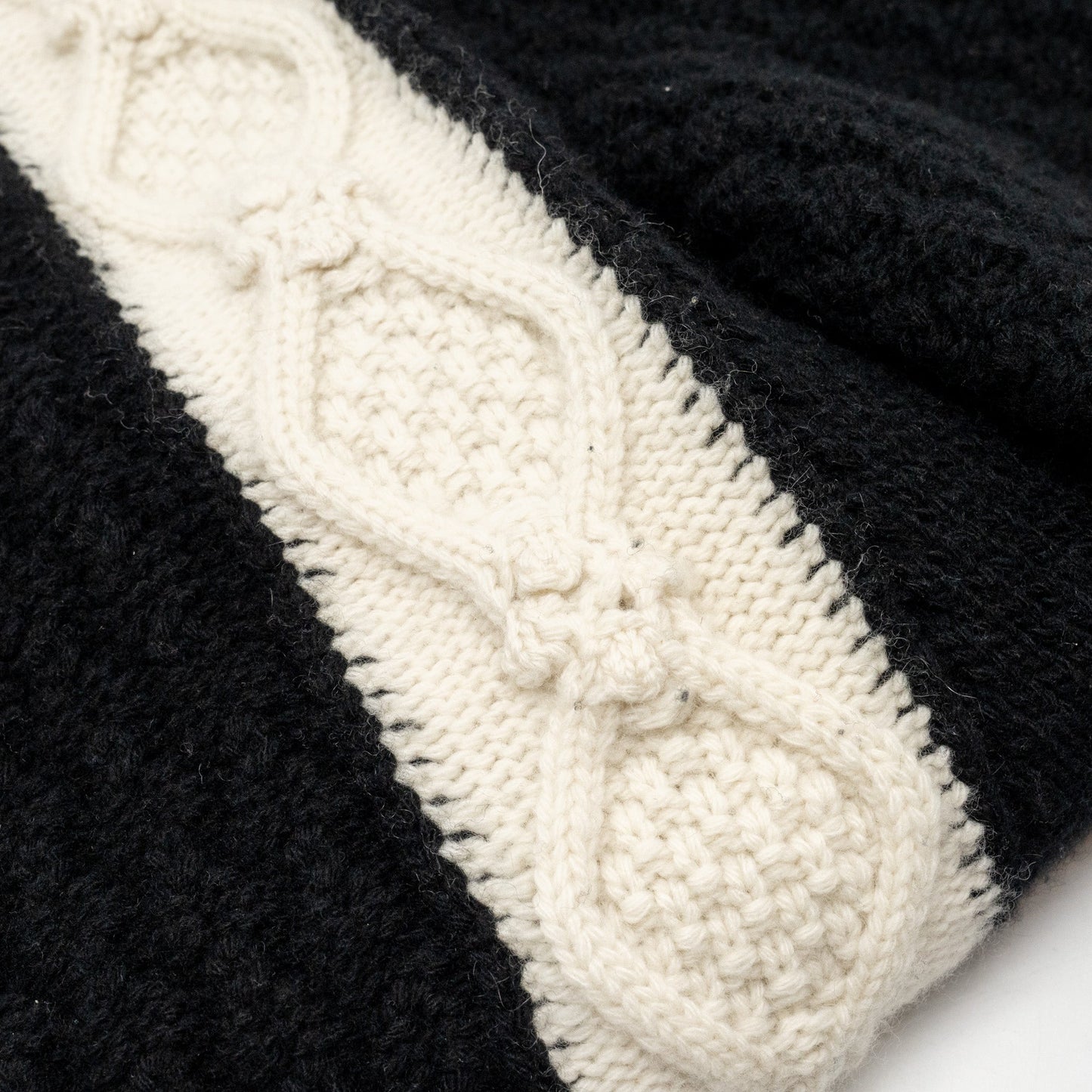 Chanel Size 38 CC Logo Sweater Wool/Cashmere/Cotton White/Black SHW