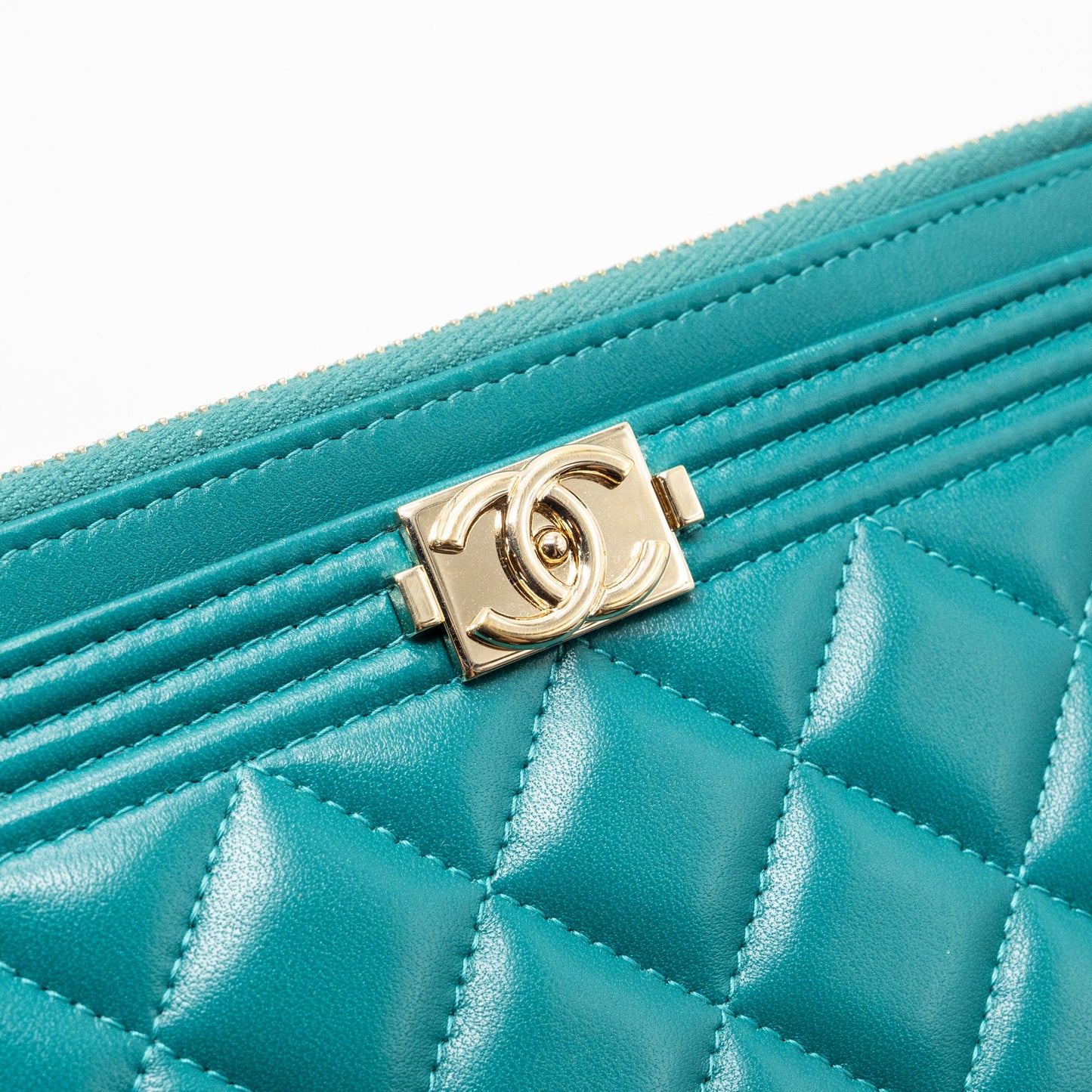 Chanel boy zip pouch lambskin green LGHW