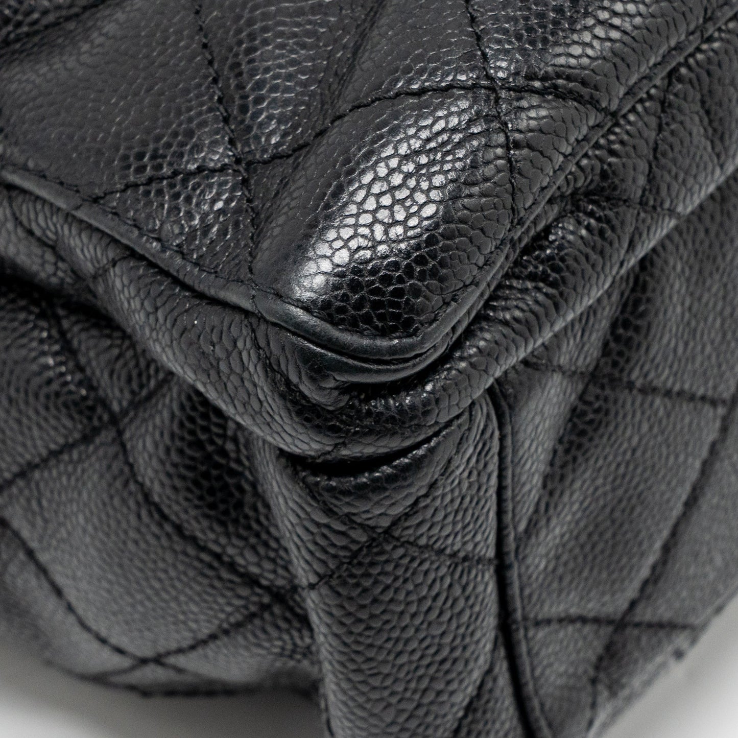 Chanel Quiltede zip shoulder bag caviar black GHW