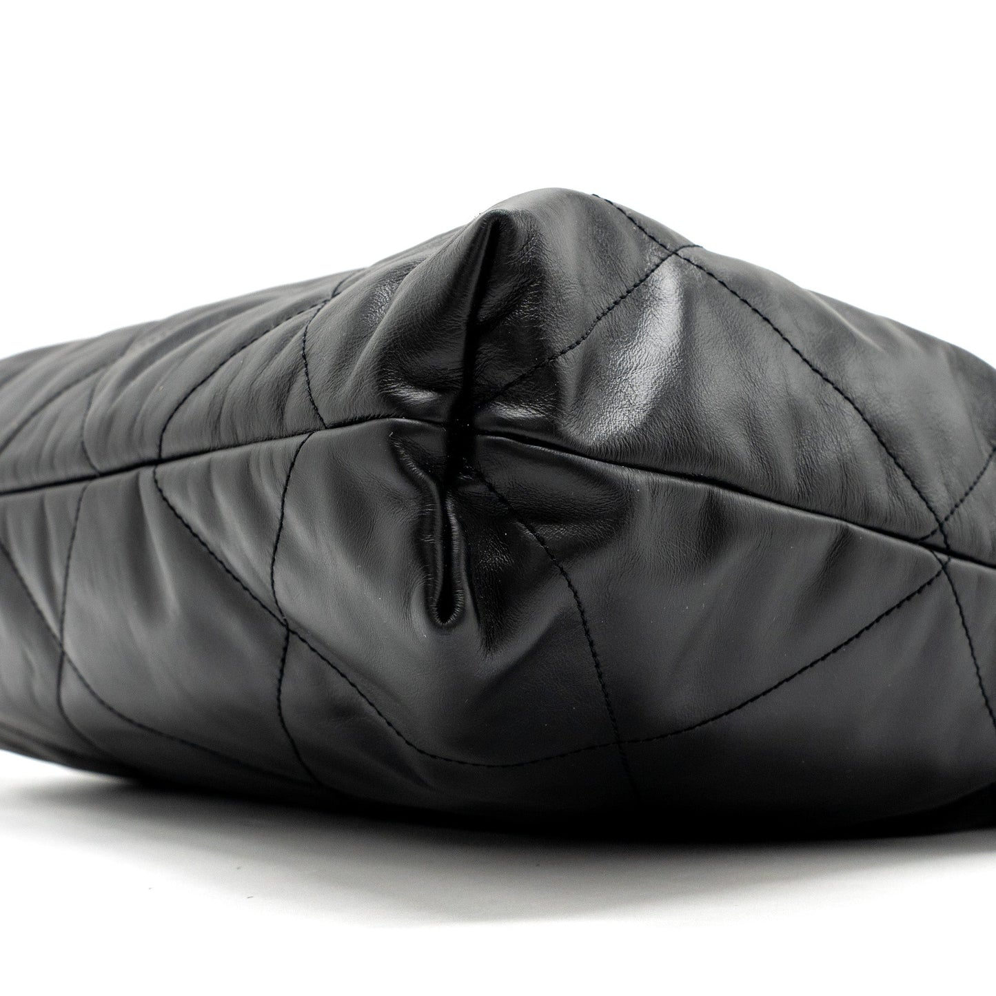 Chanel medium 22 bag calfskin black GHW (microchip)