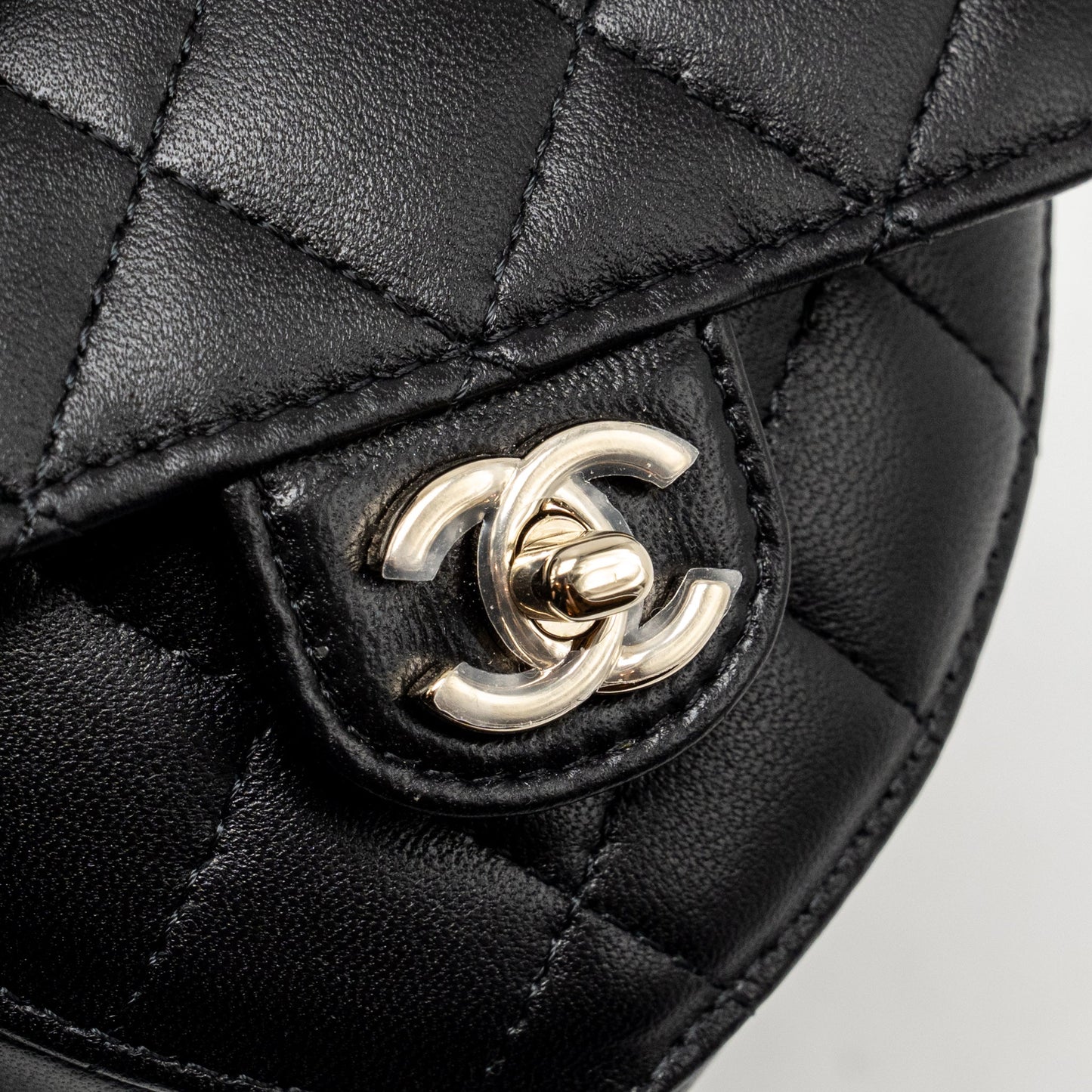 Chanel 22S Heart Belt Bag Lambskin Black LGHW