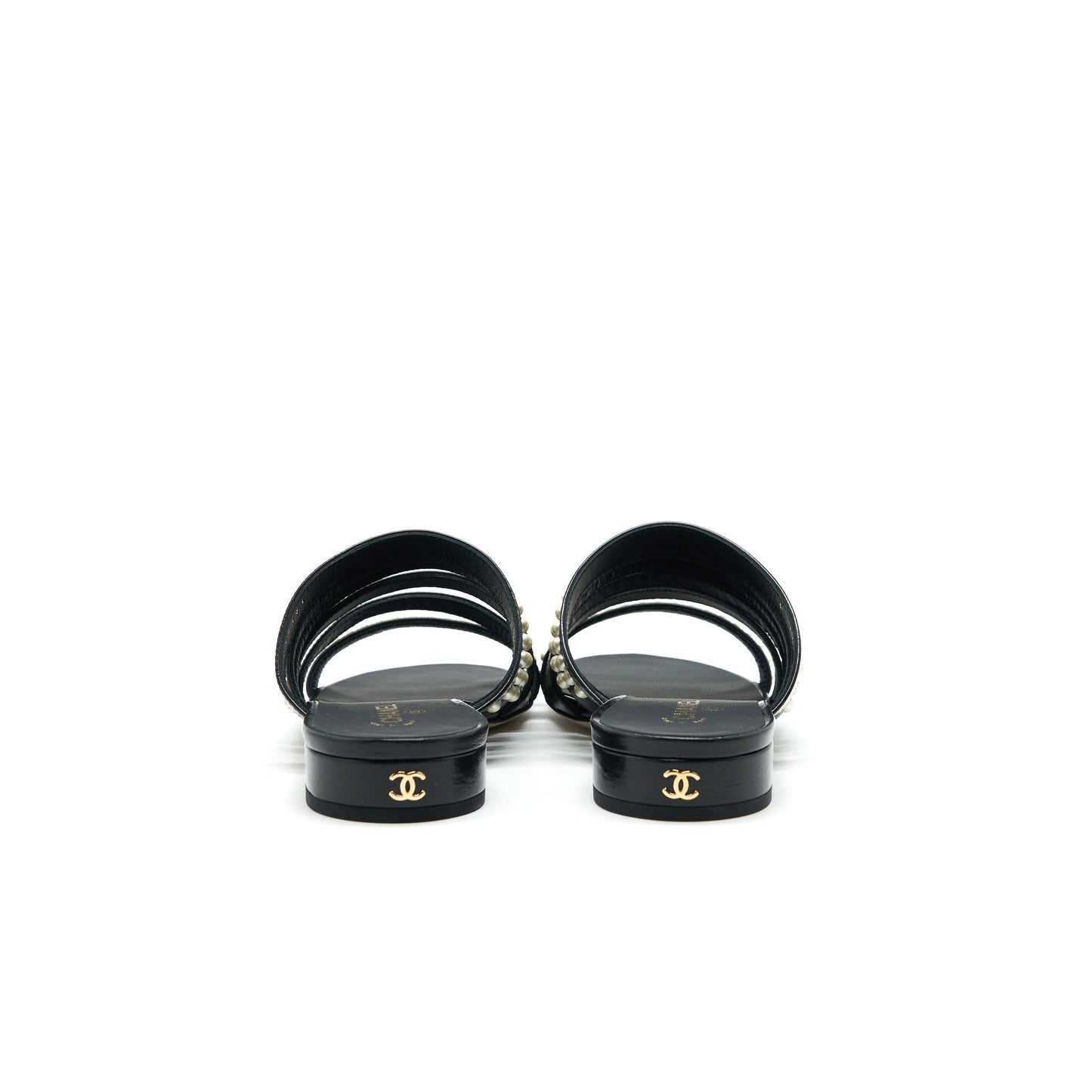 Chanel size37 Leather and pearl sandal black