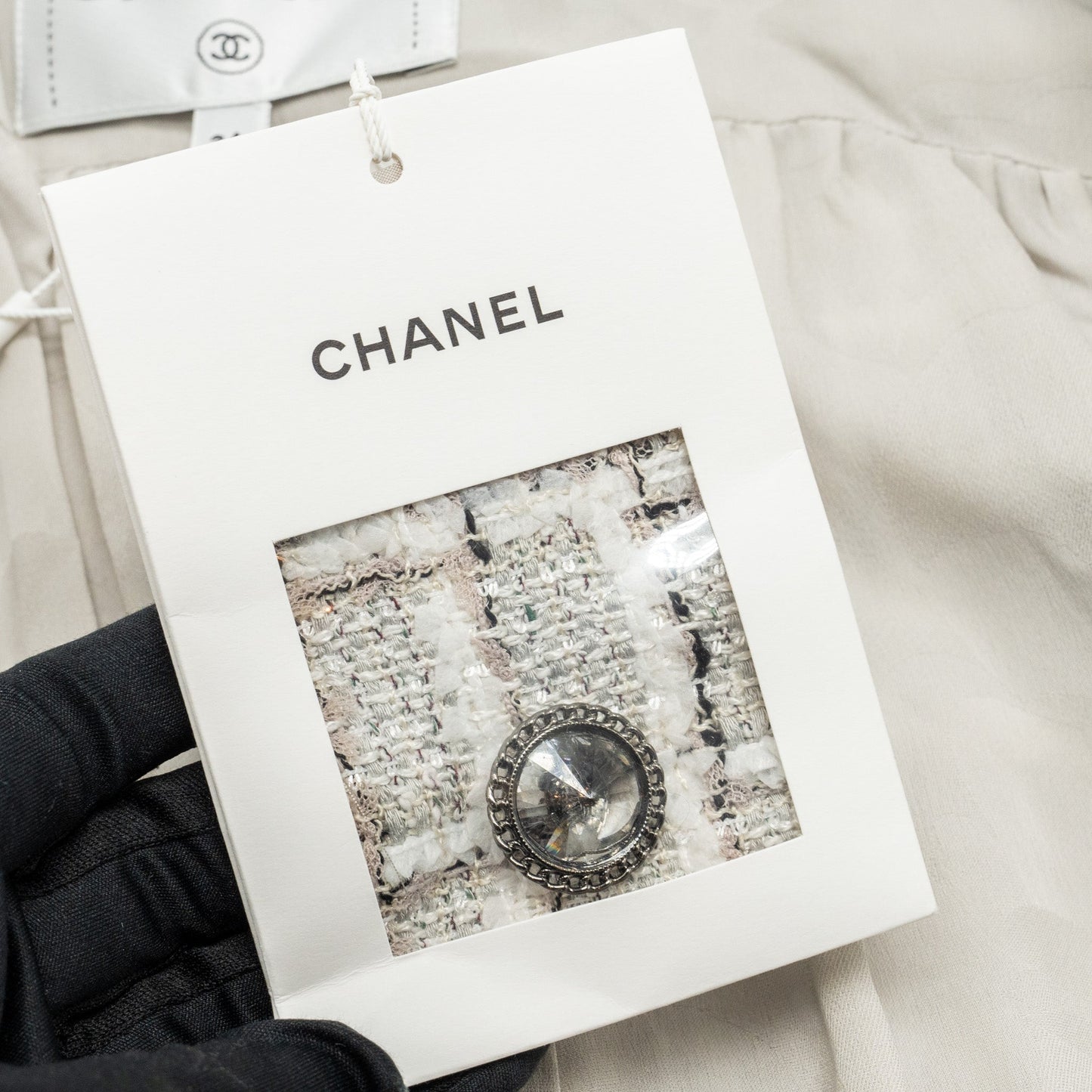 Chanel size 34 22C Tweed Short Jacket Light Grey/White/Black