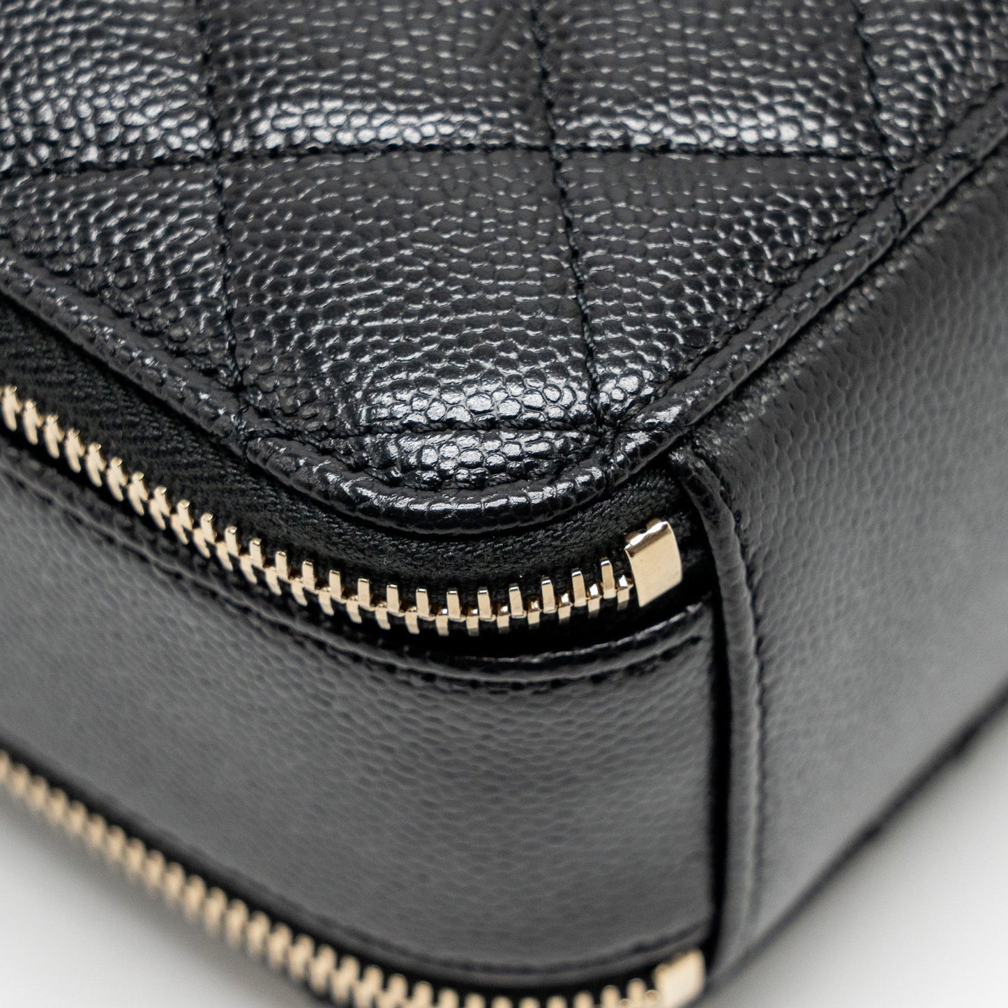 Chanel Logo Detailed Handle Mini Pick Me Up Vanity Case Caviar Black GHW (Microchip)