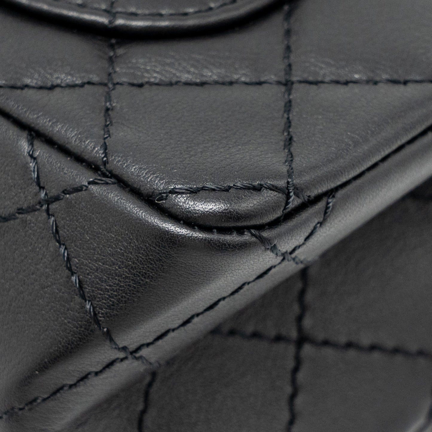 Chanel MINI 2.55 reissue aged calfskin black SHW (Microchip)