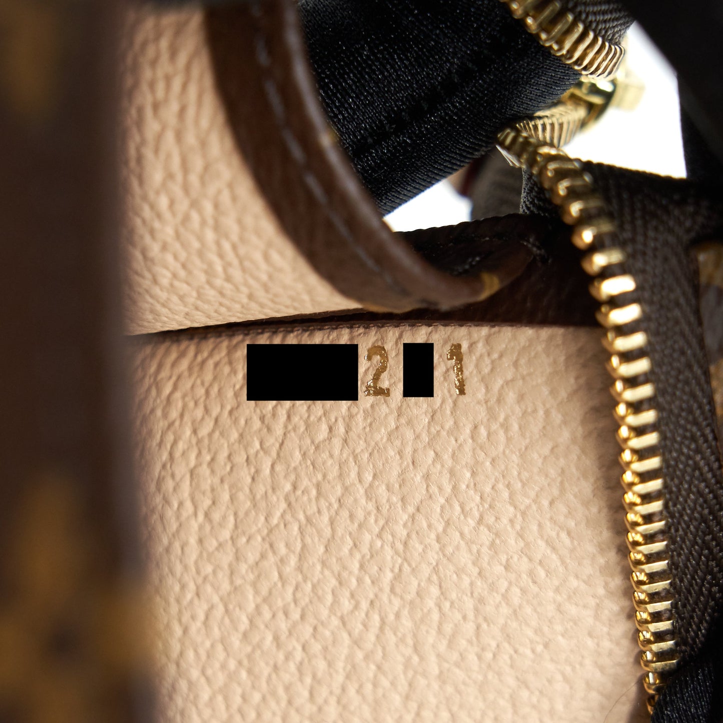 Louis Vuitton toiletry 26 in Monogram