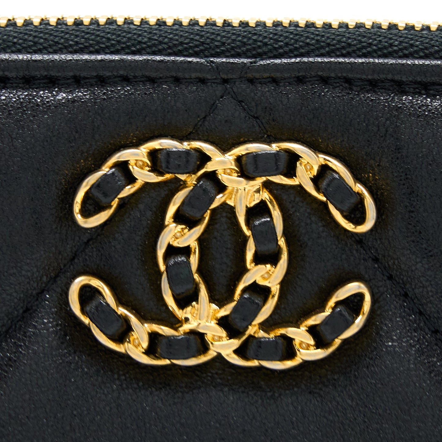 Chanel 19 Clutch Lambskin Black GHW
