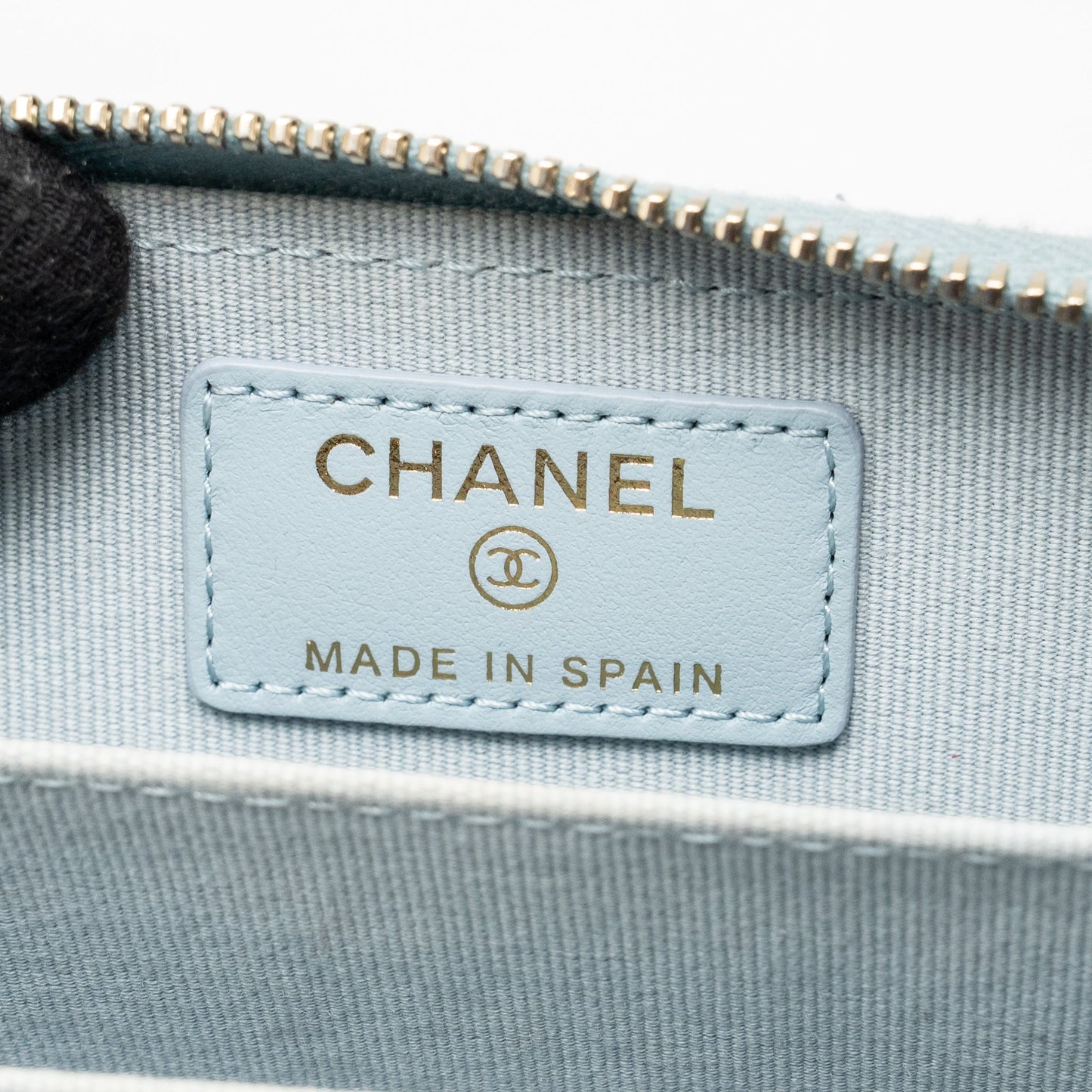 Chanel 19 zip coin purse lambskin light blue SHW (microchip)