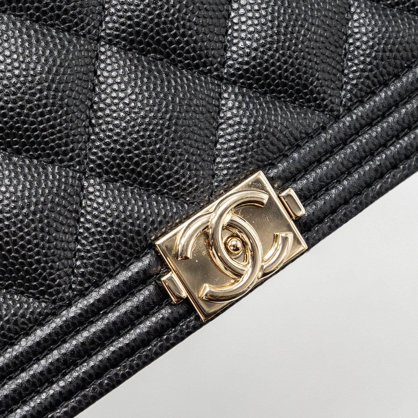 Chanel boy chain clutch caviar black LGHW (microchip)