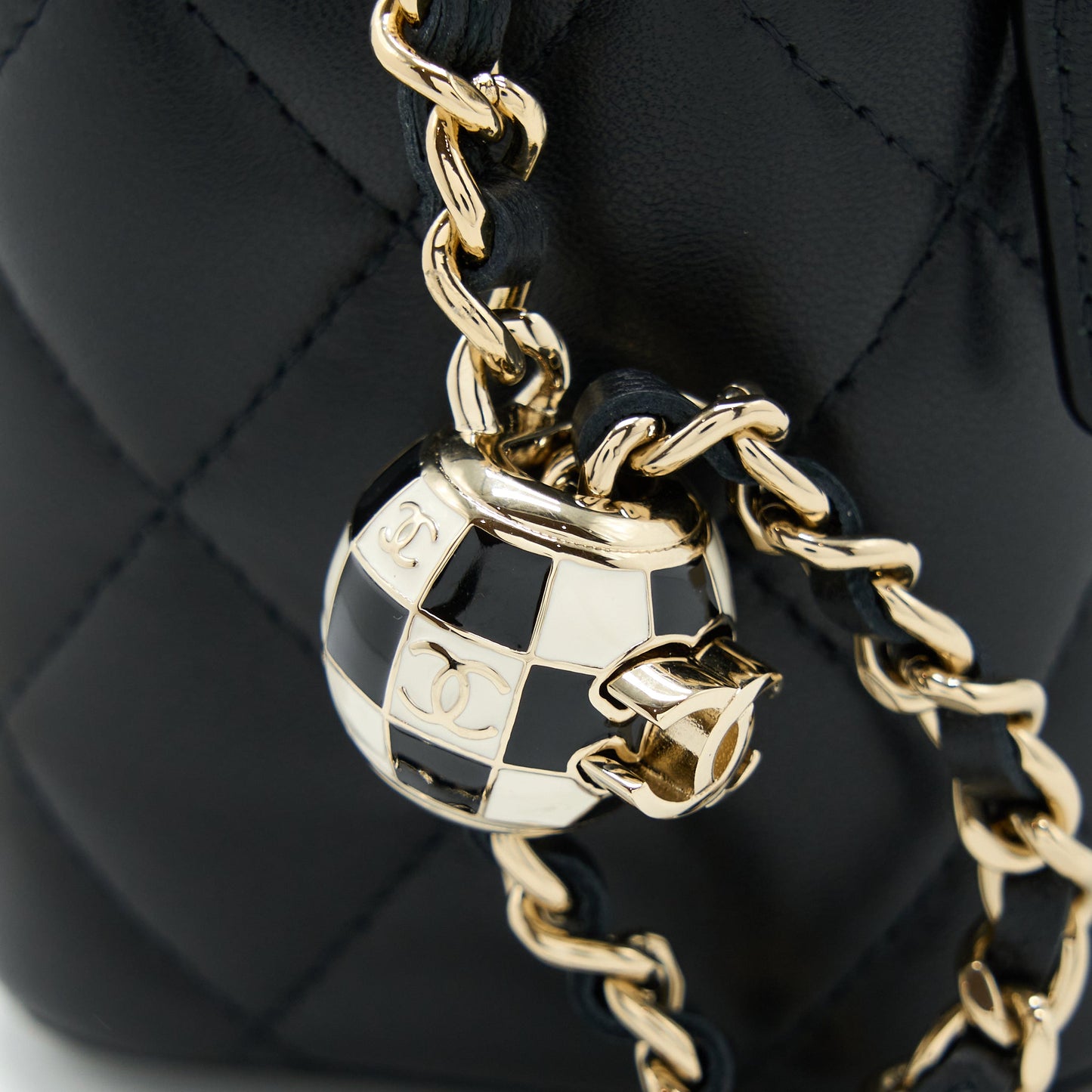 Chanel 23C Pearl Crush Long Vanity Lambskin Black LGHW (Microchip)