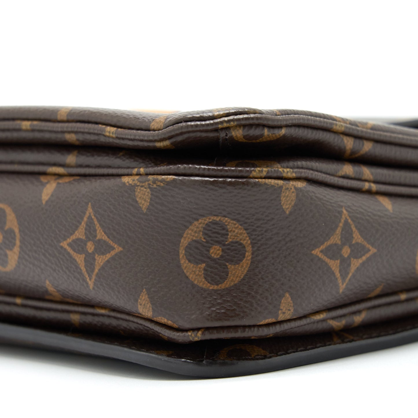 Louis Vuitton Pochette Métis Monogram Canvas GHW