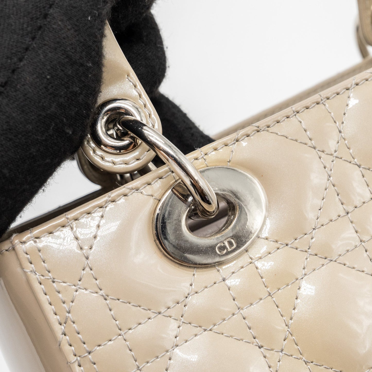 Dior medium lady dior patent light grey SHW