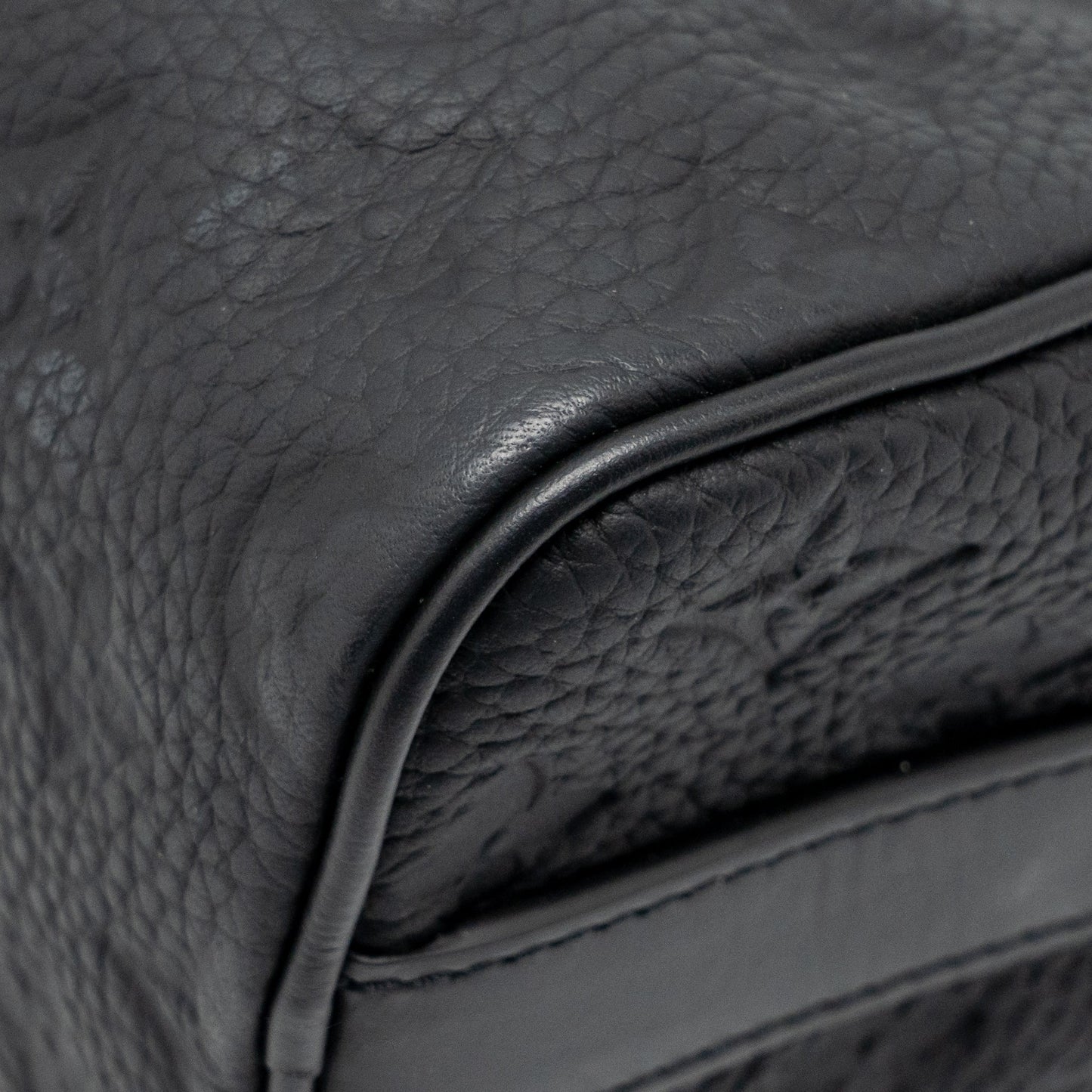 Louis Vuitton Keepall bandouliere 25 monogram Taurillon leather black with black hardware
