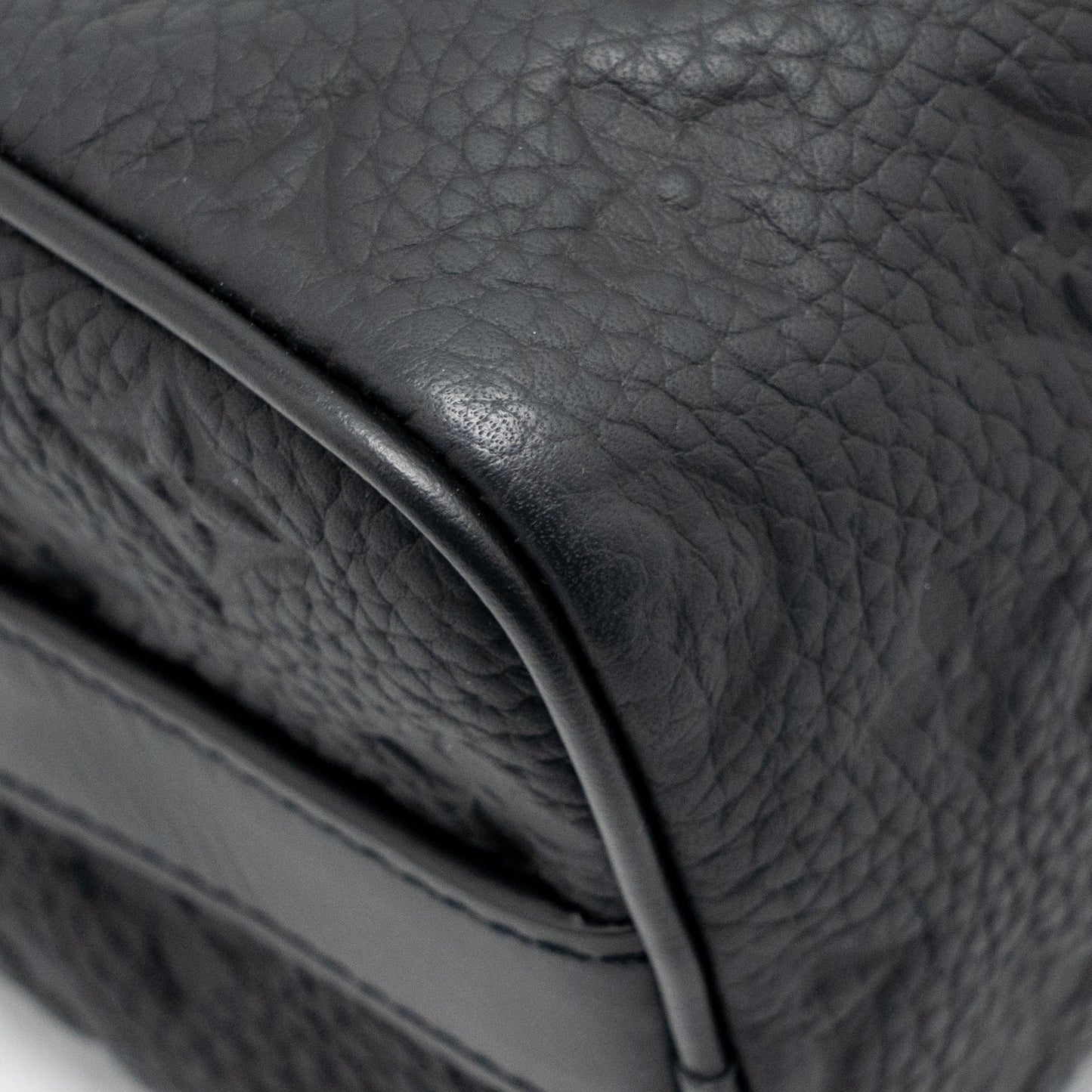 Louis Vuitton Keepall bandouliere 25 monogram Taurillon leather black with black hardware