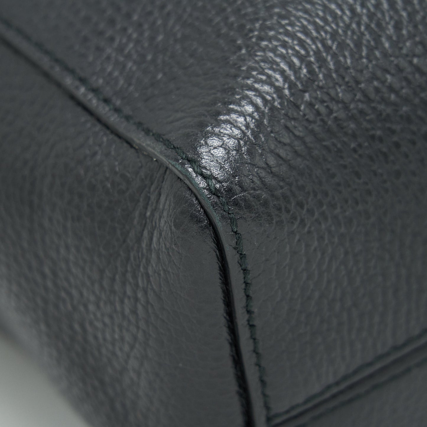 Gucci Grained calfskin Tote Bag Black with long strap