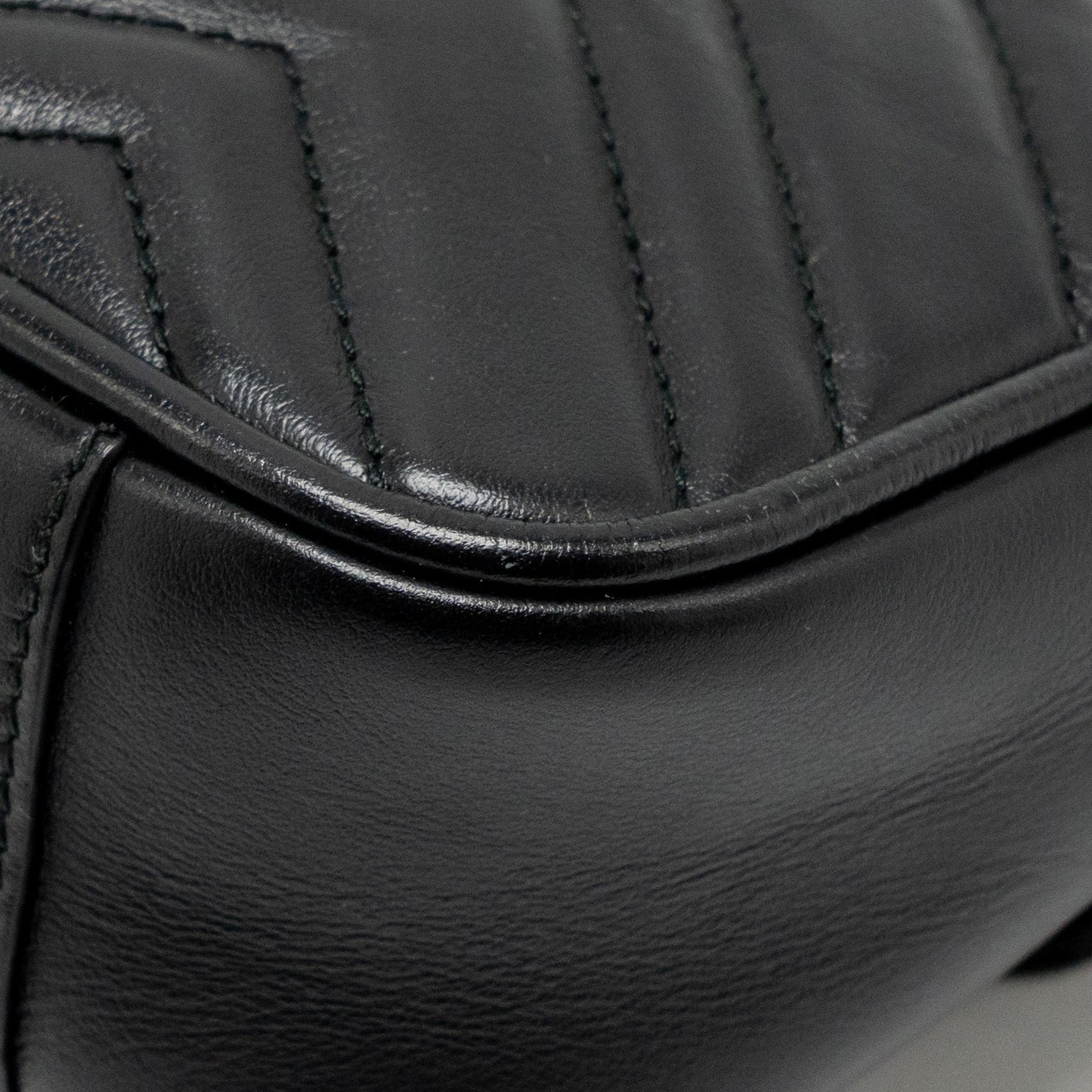 GUCCI Small GG Marmont Shoulder Bag Calfskin Black GHW