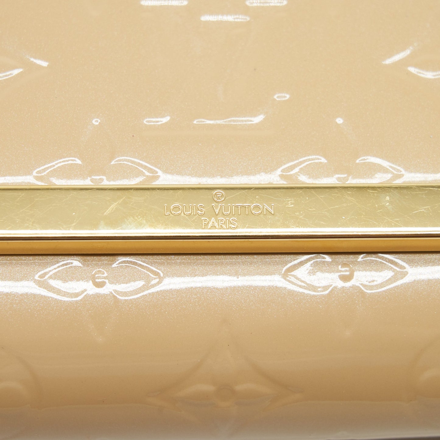Louis Vuitton Vernis Ana Clutch Patent Leather Beige GHW