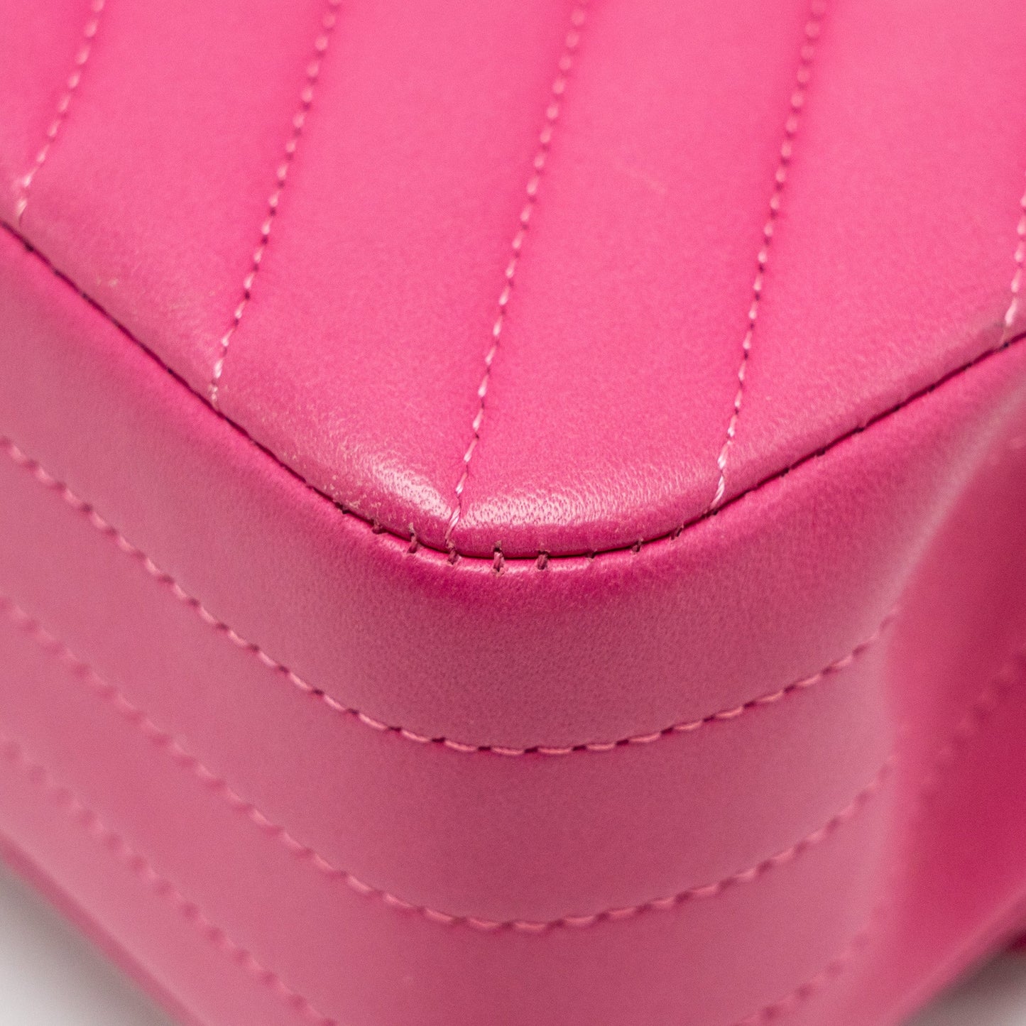 Chanel Medium chevron Classic Double flap bag lambskin pink GHW