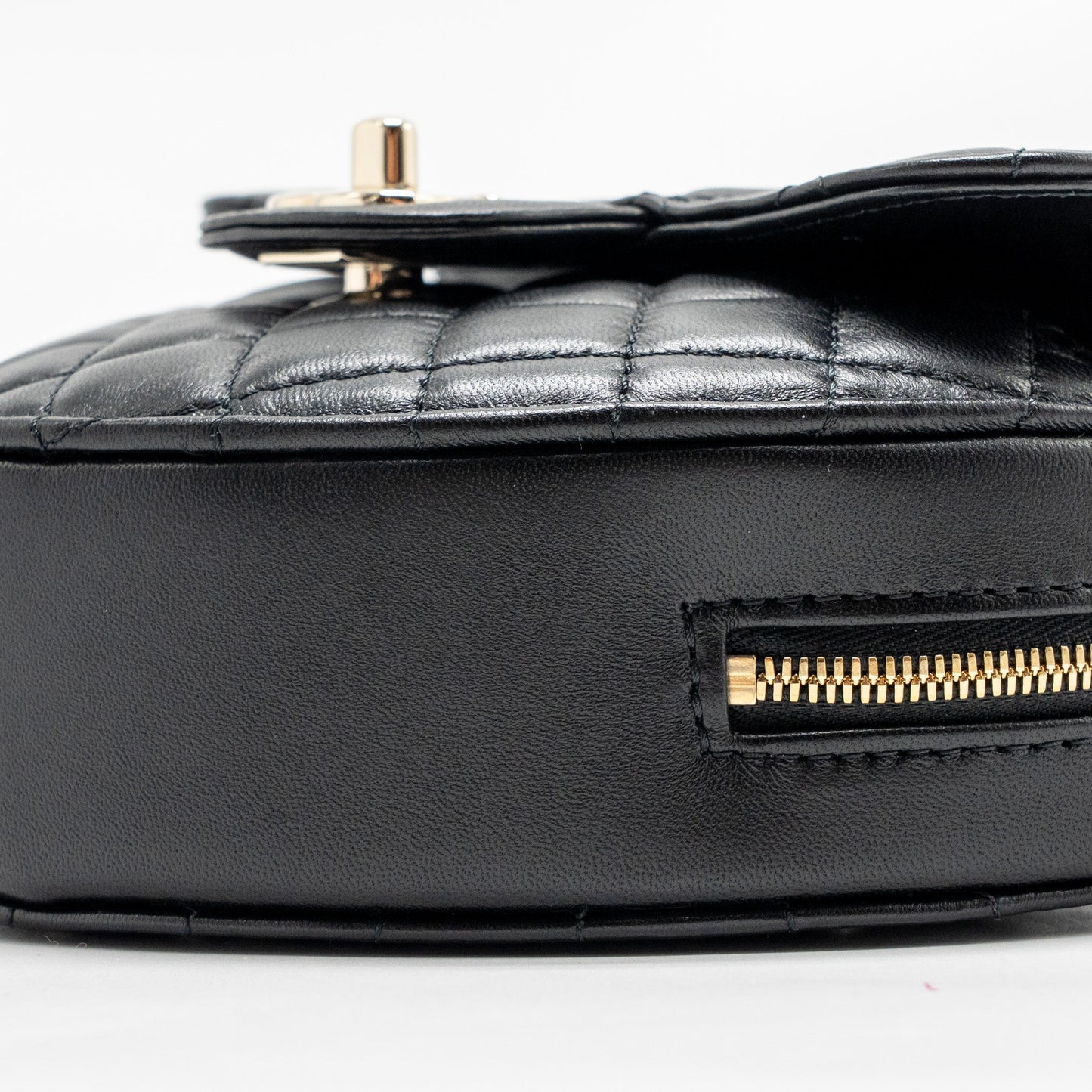 Chanel 22s Heart Bag Lambskin Black LGHW (Microchip)