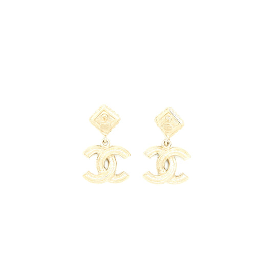 Chanel CC Logo With Flower Black And White Drop Earrings GHW