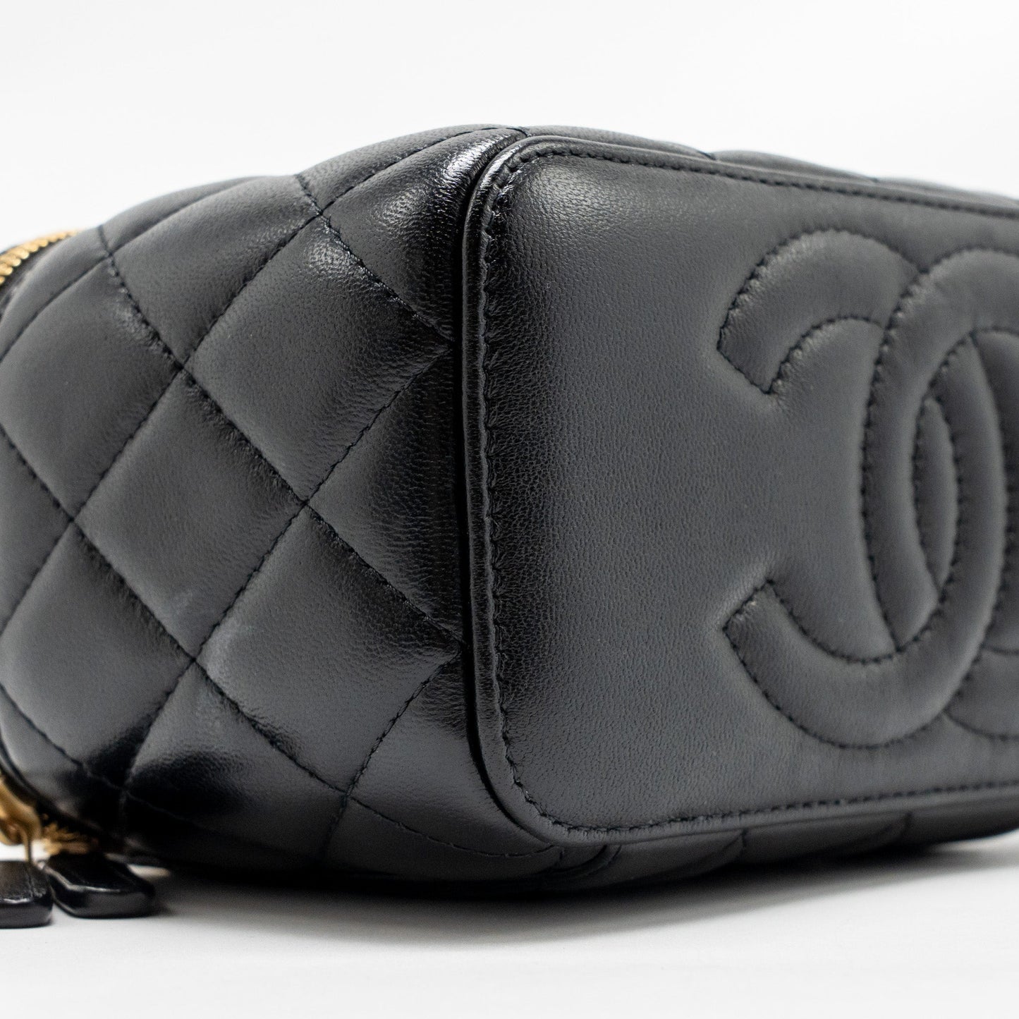 Chanel letter twist top handle long vanity with chain lambskin black GHW (microchip)