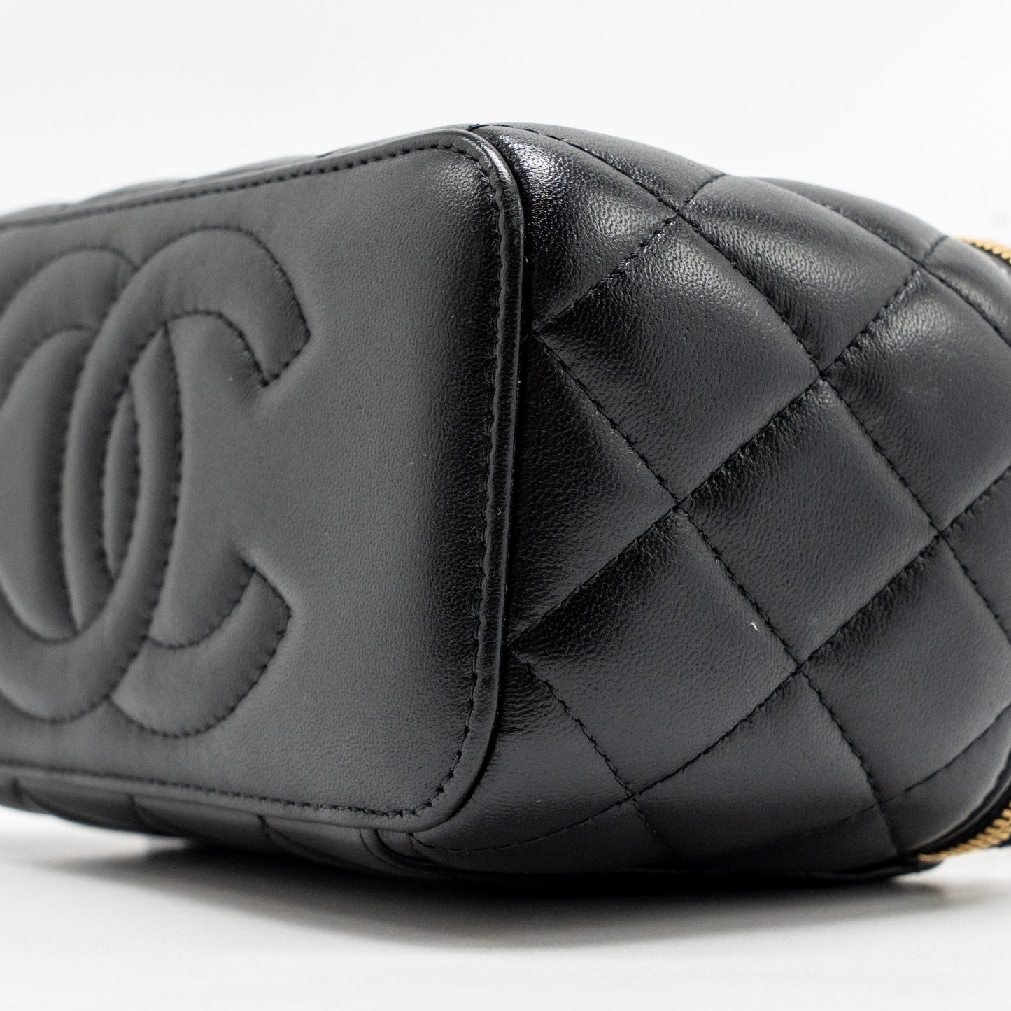 Chanel letter twist top handle long vanity with chain lambskin black GHW (microchip)